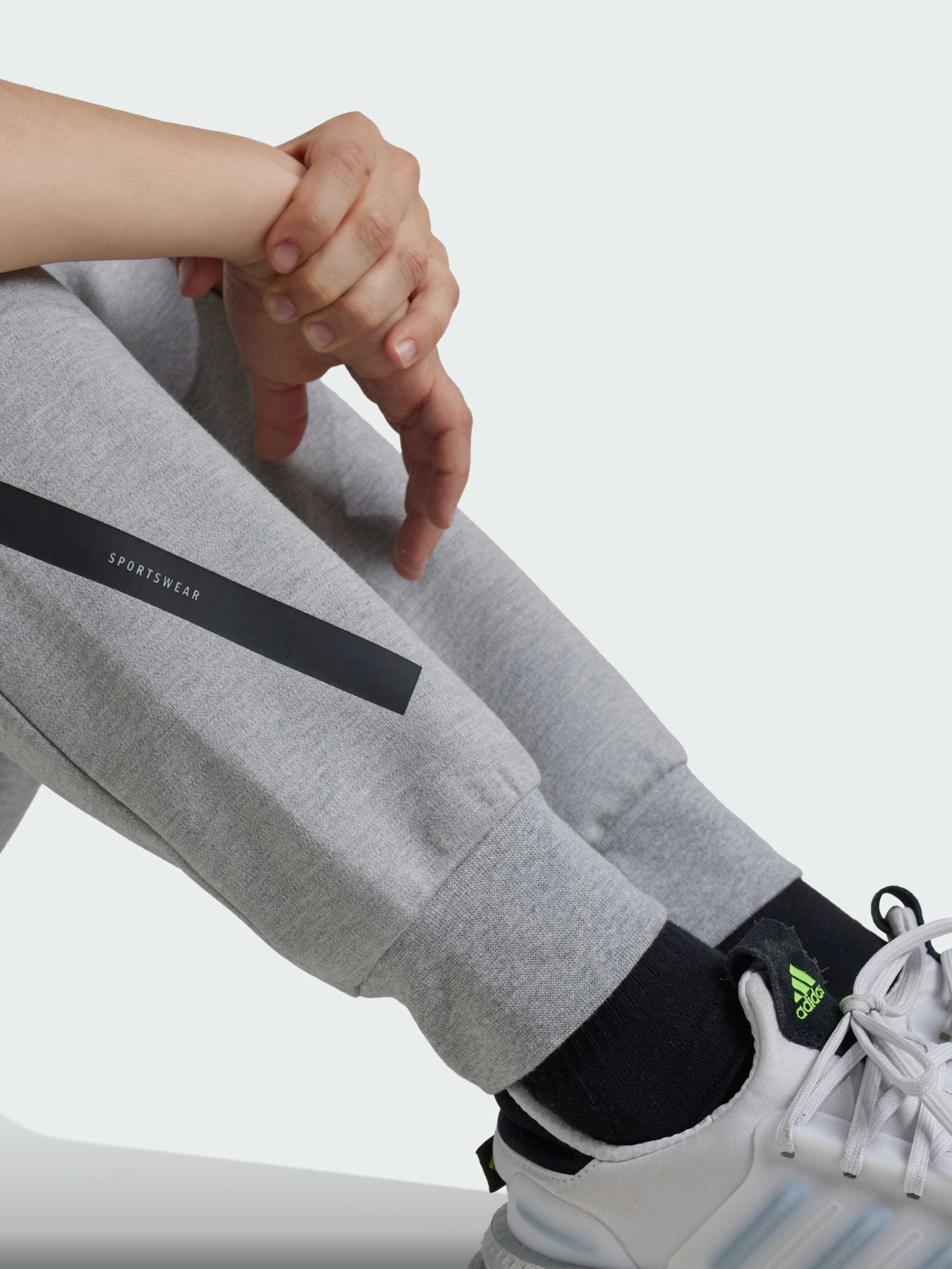 Штани Adidas ZNE модель JI7543 Штани Adidas ZNE модель JI7543 Фото