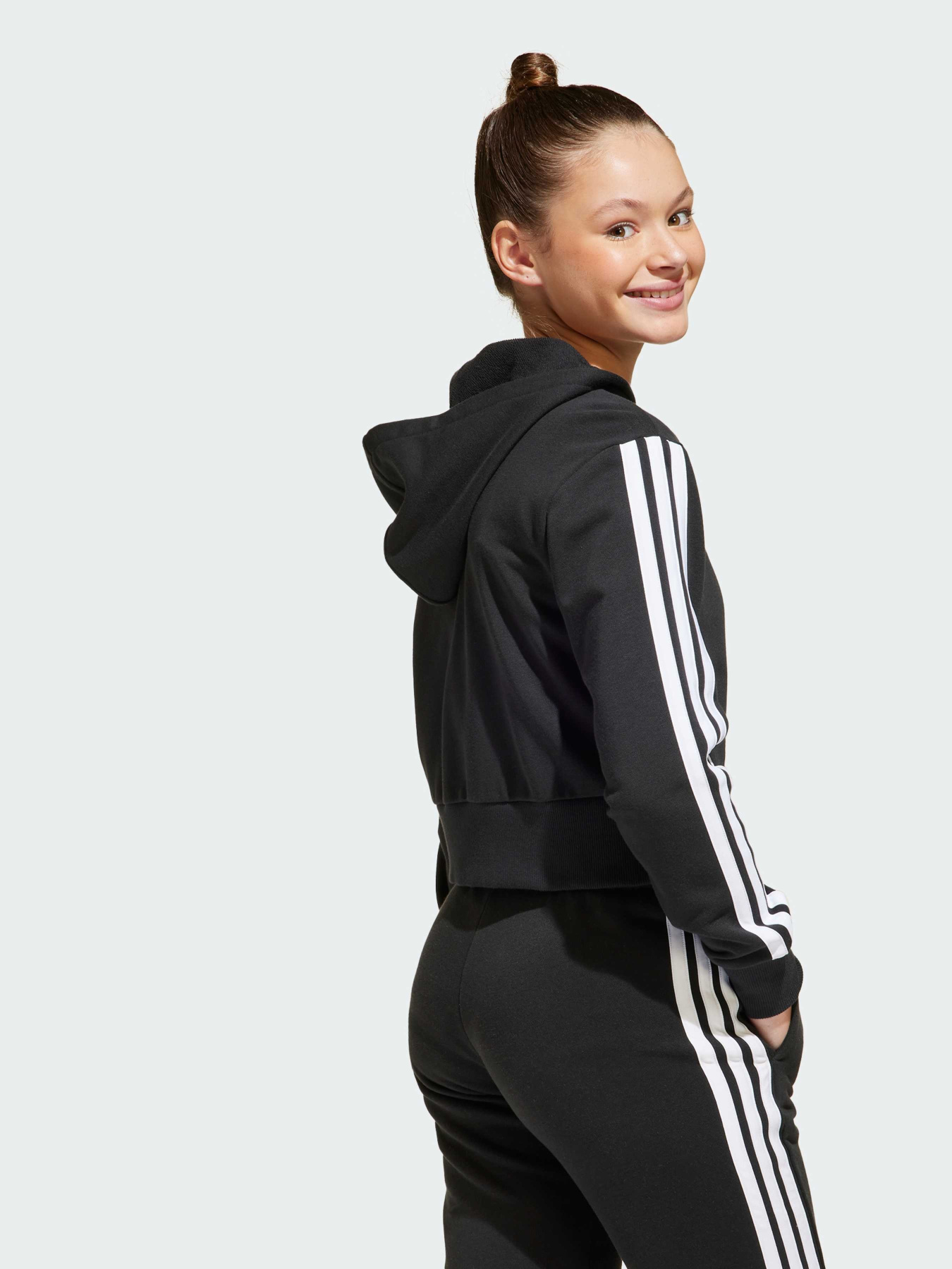 Худі та світшоти Adidas модель JJ0956 Фото