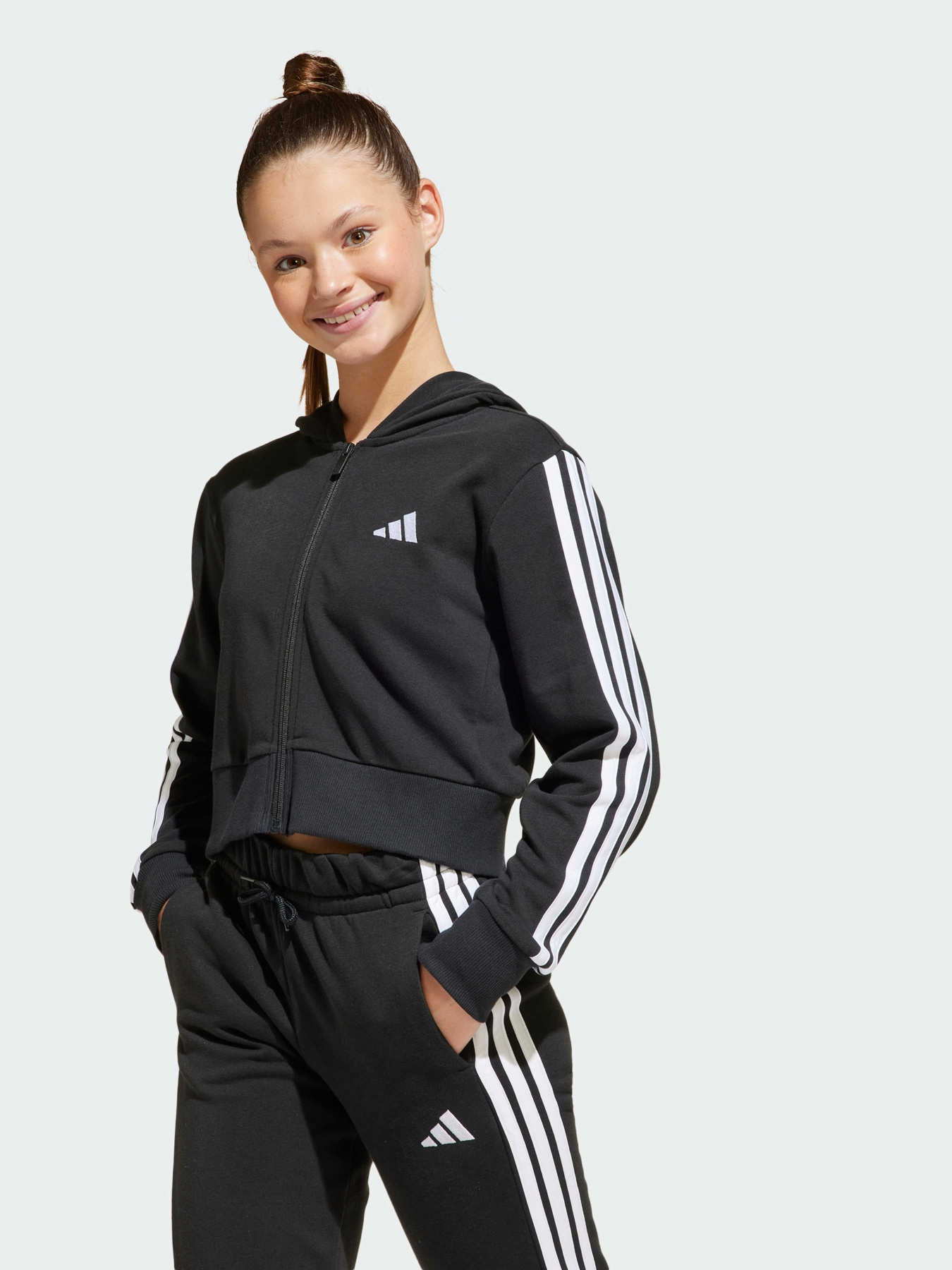 Худі та світшоти Adidas модель JJ0956 Фото