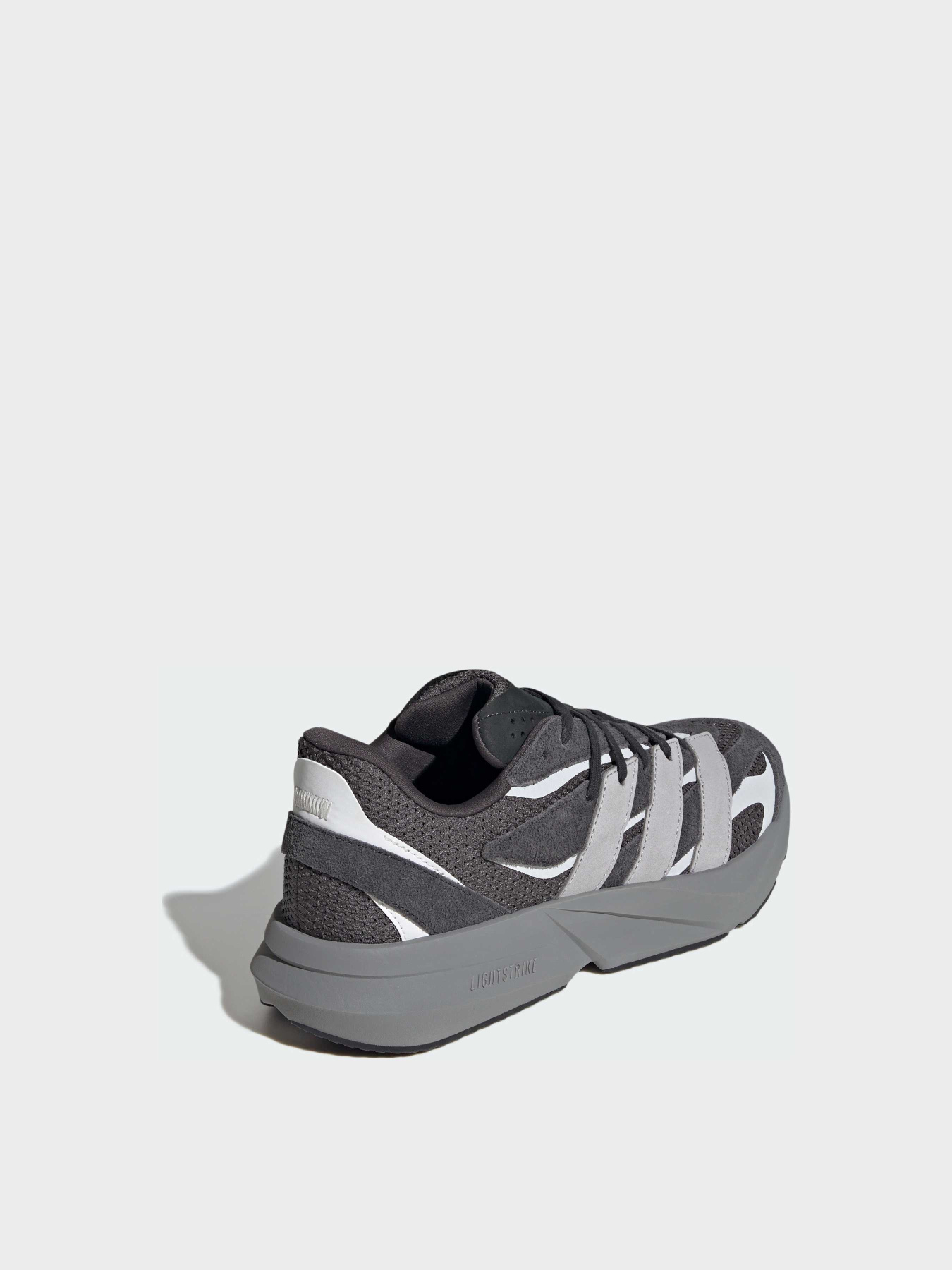Кроссовки Adidas модель JQ9972 Кроссовки Adidas модель JQ9972 Фото