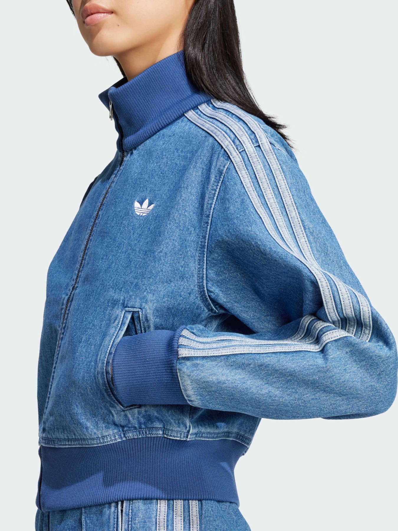Куртки та дублянки Adidas Adicolor модель JD2570 Куртки та дублянки Adidas Adicolor модель JD2570 Фото