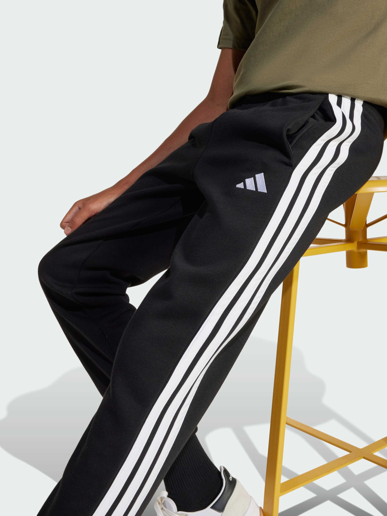 Брюки Adidas модель JJ3540 Брюки Adidas модель JJ3540 Фото