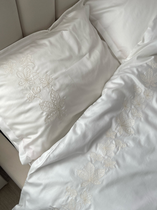 Наволочка молочна з вишитими каштанами Cozy модель 11165894 Фото