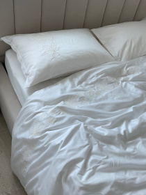 Наволочка молочна з вишитими каштанами Cozy модель 11165894 Фото