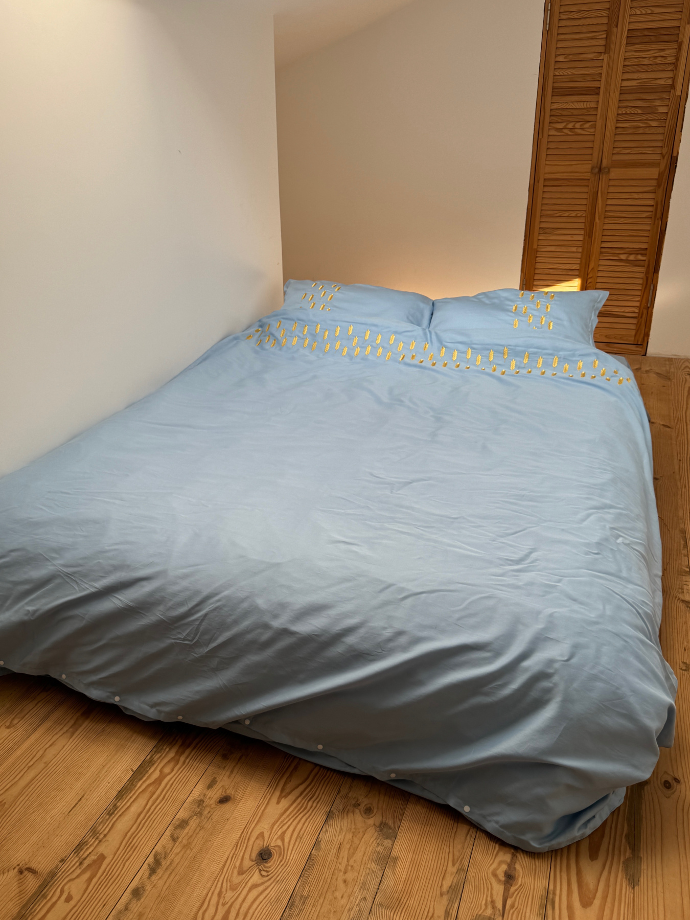 Підковдра небесно-блакитна з вишитими золотими колосками Cozy модель 10494075 Фото