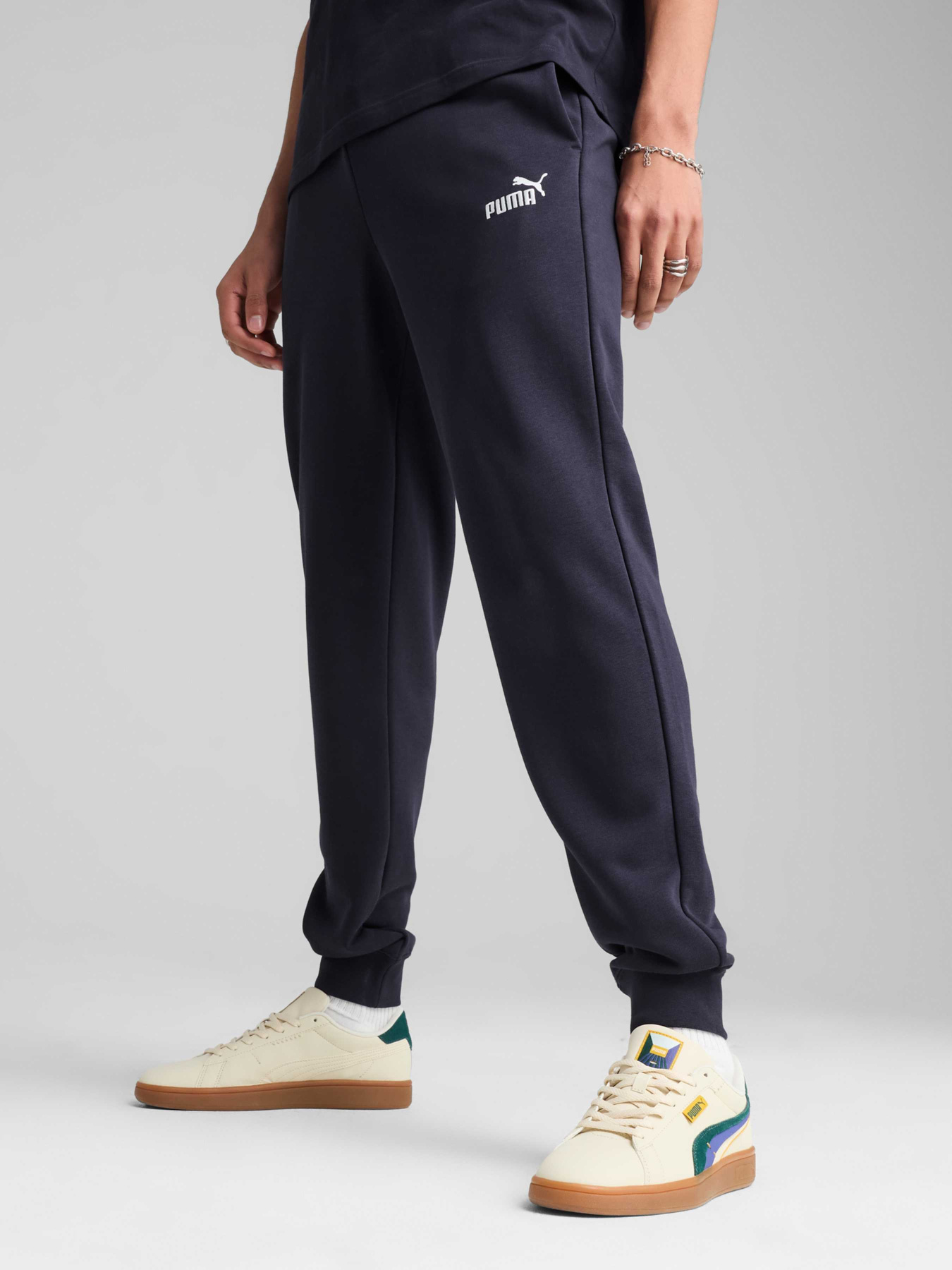 Штани PUMA Ess No. 1 Logo Sweatpants модель 682608 Фото