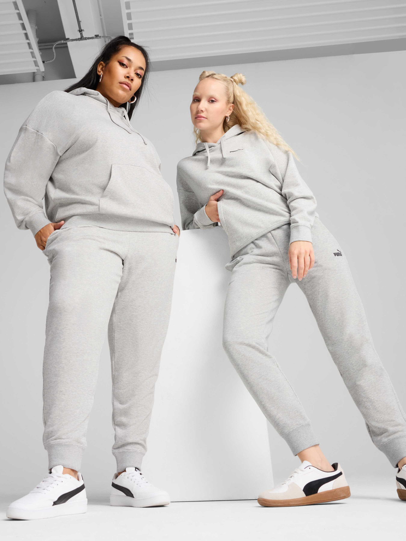 Штани PUMA Ess No. 1 Logo Sweatpants модель 682450 Штани PUMA Ess No. 1 Logo Sweatpants модель 682450 Фото