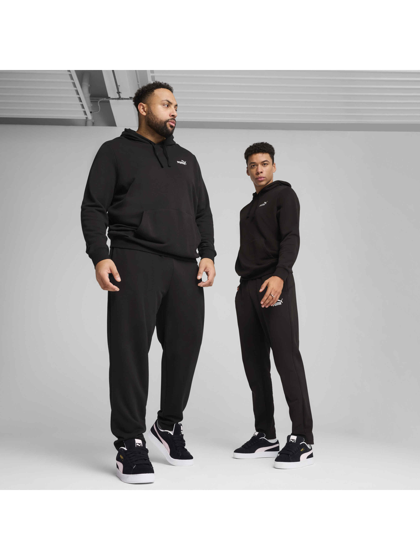 Брюки PUMA Ess No. 1 Logo Sweatpants модель 682612 Брюки PUMA Ess No. 1 Logo Sweatpants модель 682612 Фото