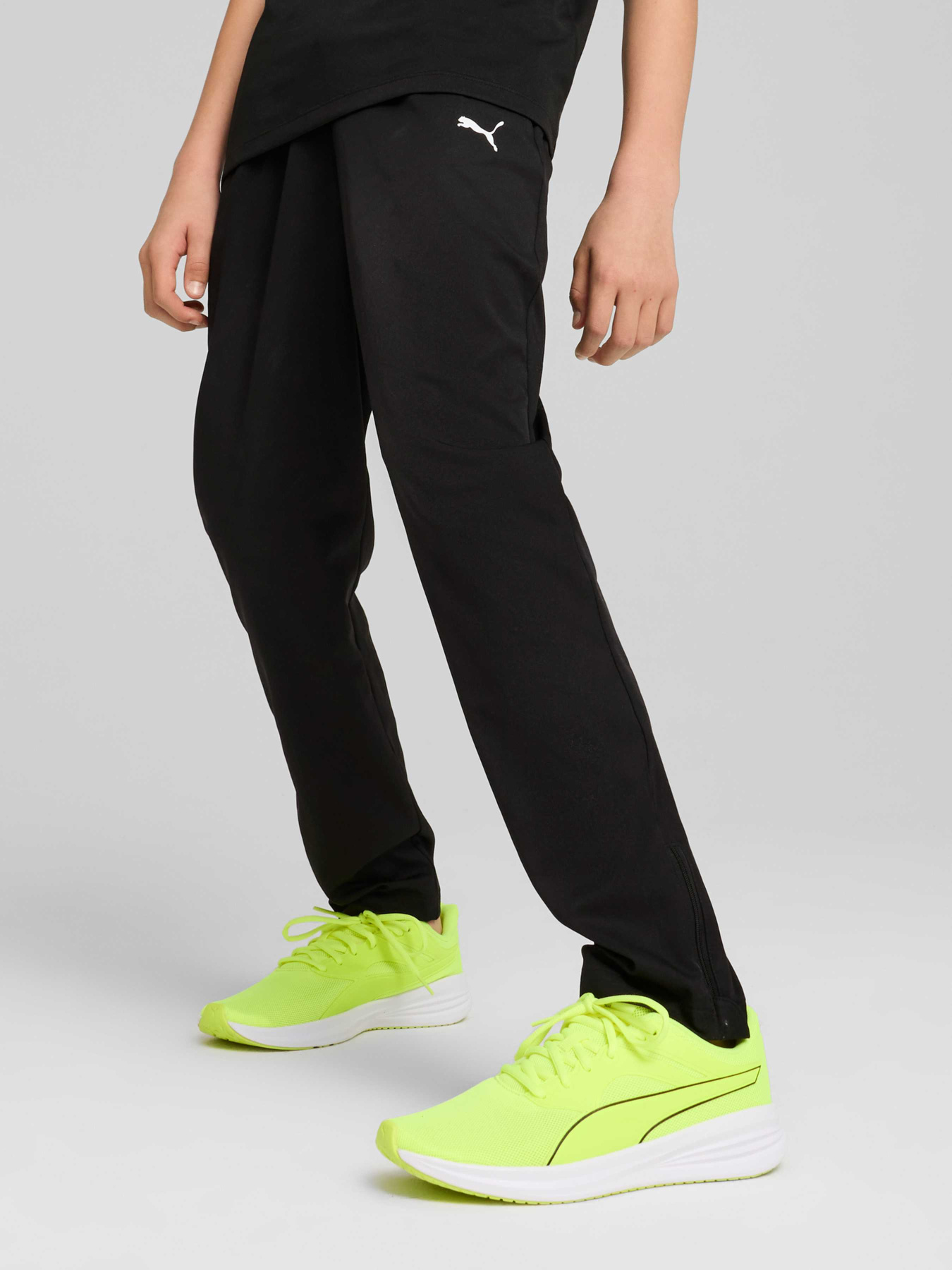 Штани PUMA Ess Training Woven Pants модель 526537 Штани PUMA Ess Training Woven Pants модель 526537 Фото