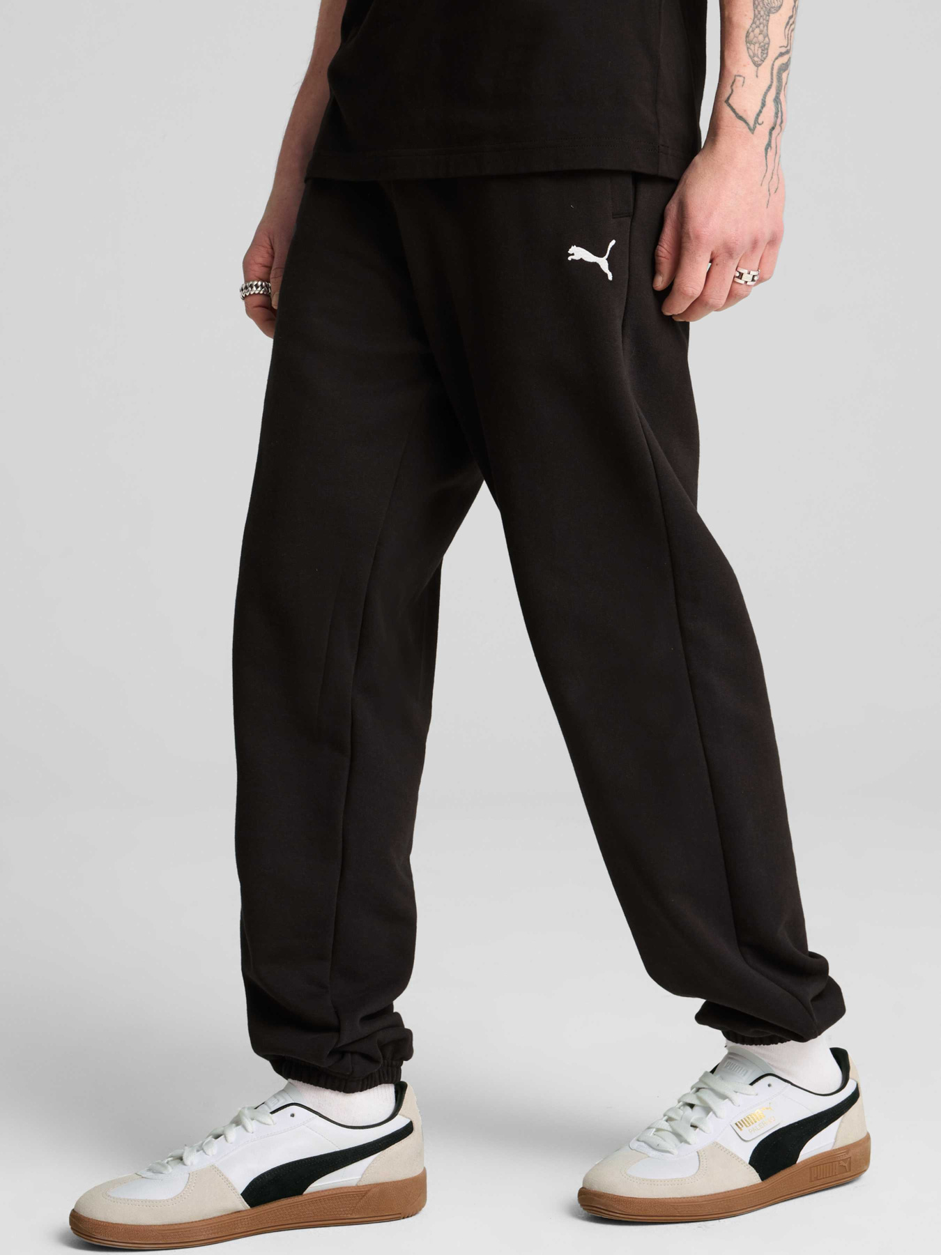 Штани PUMA Wardrobe Ess Sweatpants модель 631535 Штани PUMA Wardrobe Ess Sweatpants модель 631535 Фото