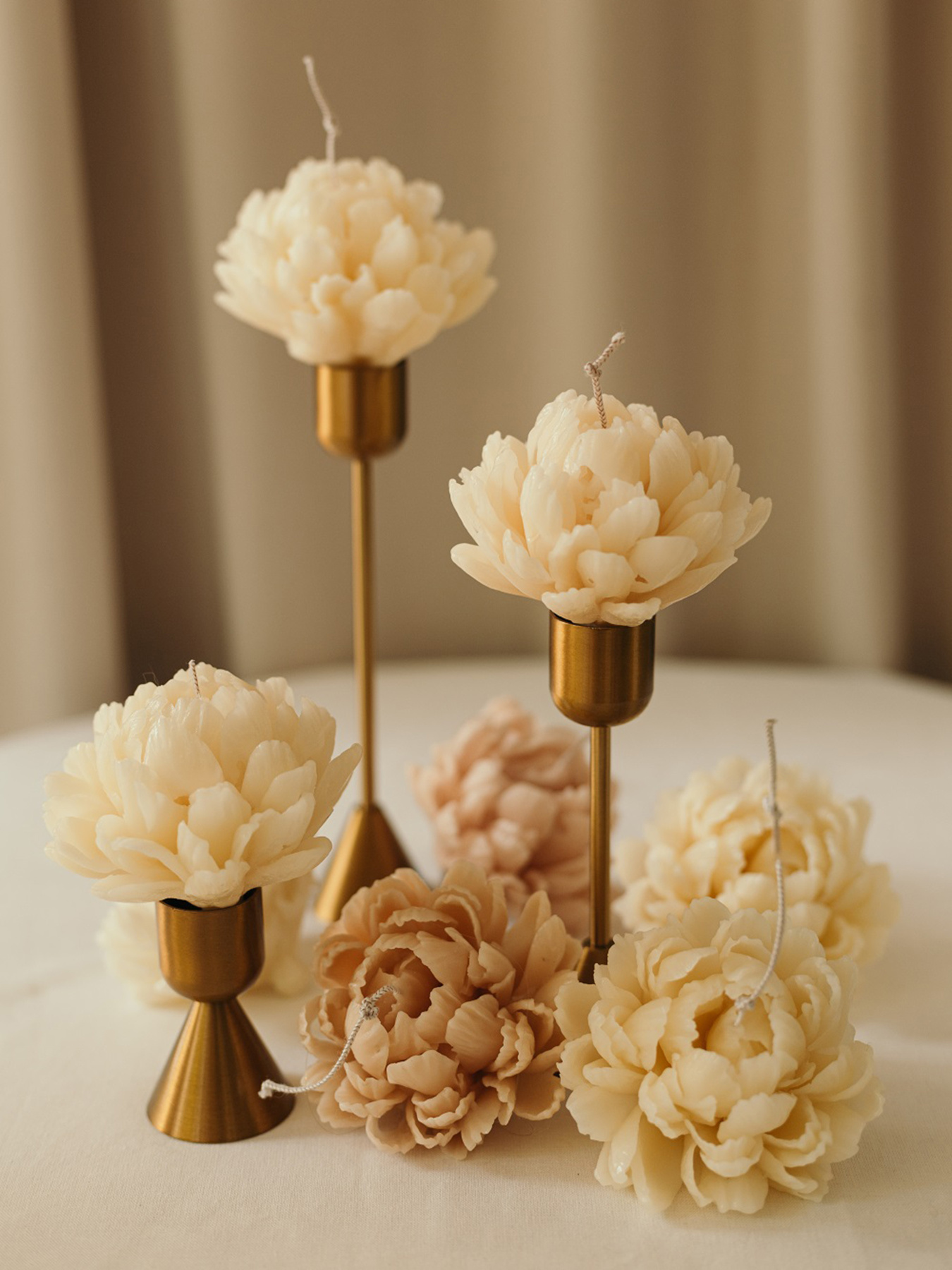 Ароматическая свеча "Пион махровый" + Золотой подсвечник Candle Design модель 120.3025/3026/3027 Ароматическая свеча "Пион махровый" + Золотой подсвечник Candle Design модель 120.3025/3026/3027 Фото