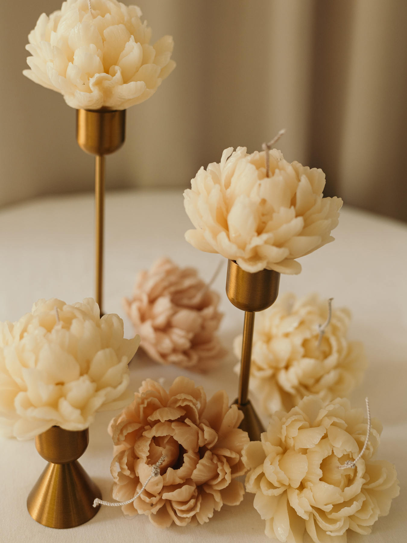 Набор ароматических свечей "Пионы махровые" + Золотые подсвечники Candle Design модель 120.3028 Фото