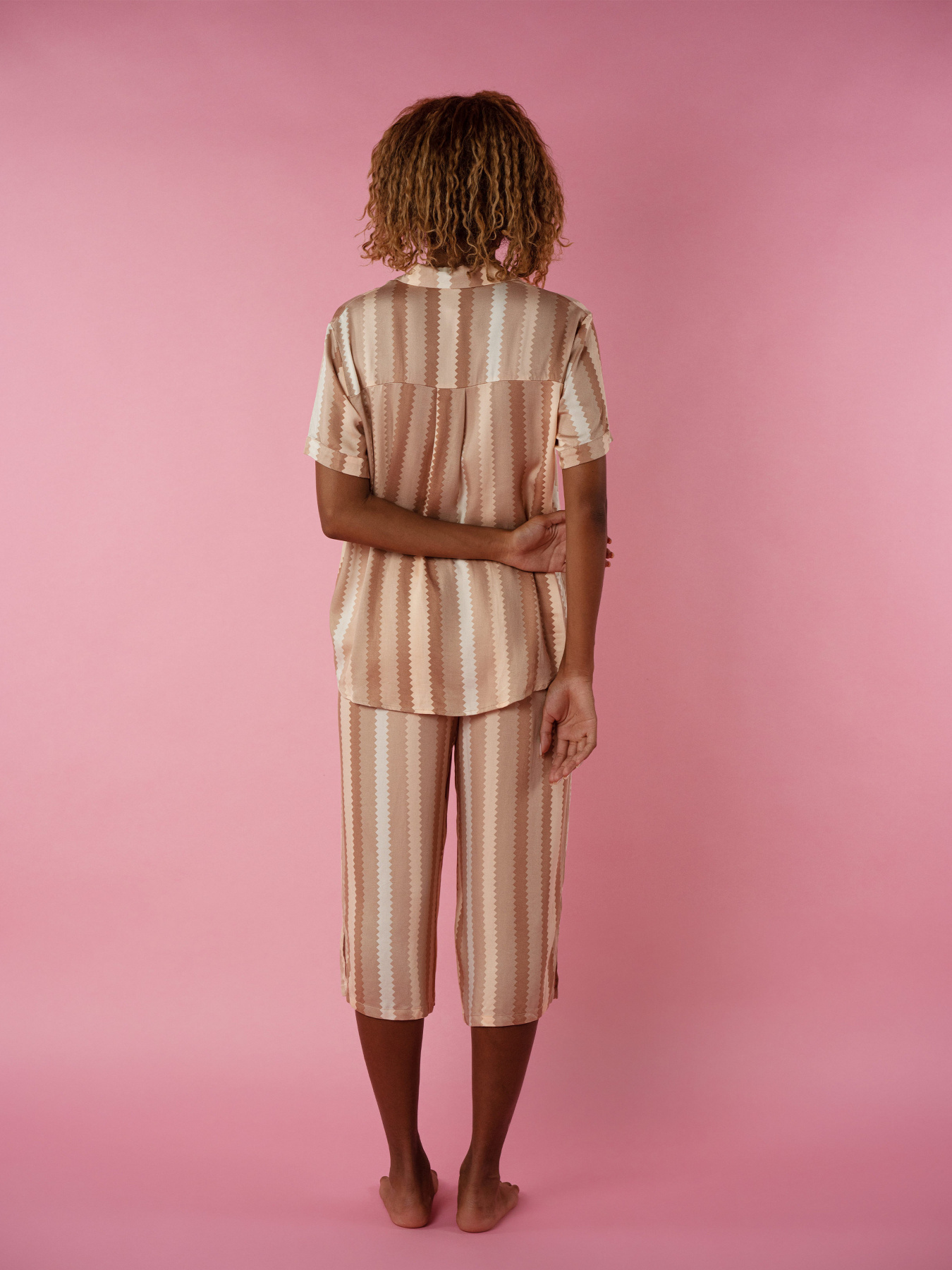 Одяг для дому та сну Brabrabra модель HOM2212010_Striped-Print Фото