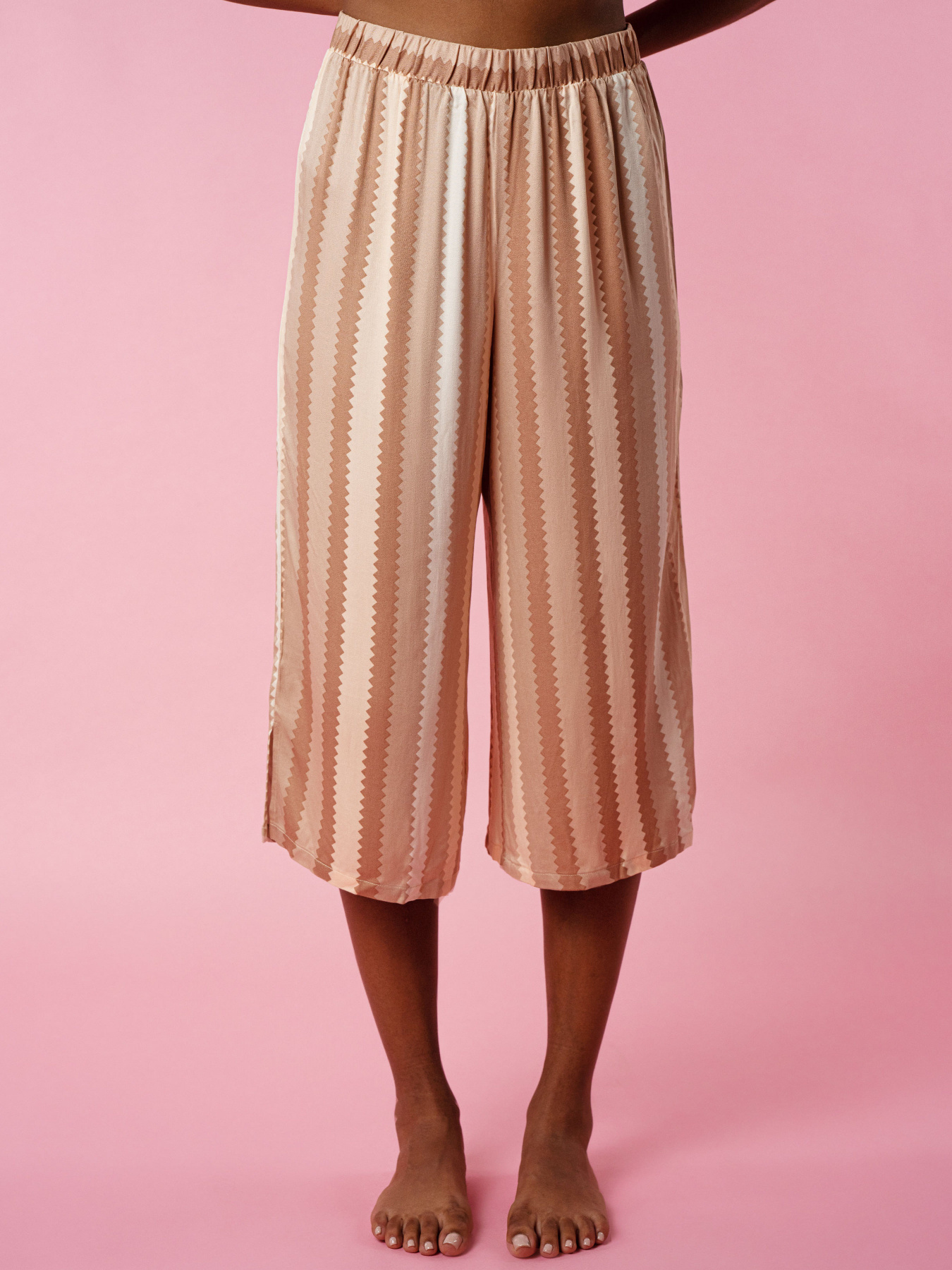 Одяг для дому та сну Brabrabra модель HOM2212010_Striped-Print Фото