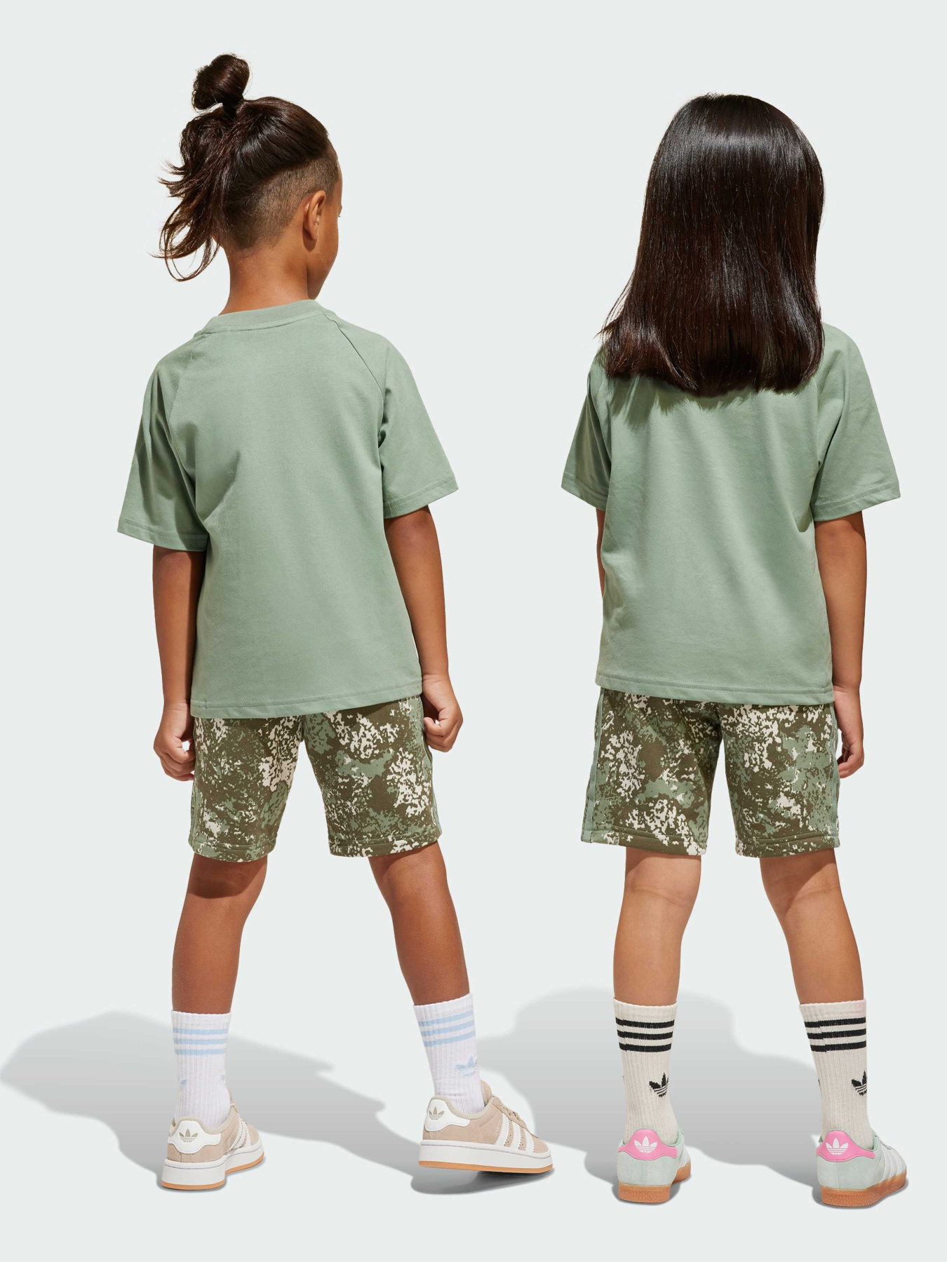 Костюми Adidas Graphics модель JJ0274 Костюми Adidas Graphics модель JJ0274 Фото