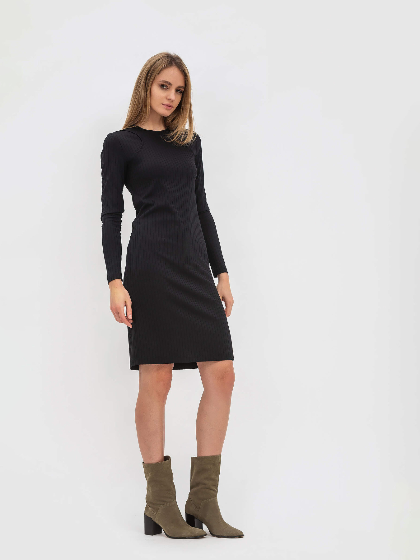 Сукні Lesia модель Meyia03BlackWMNSDRSSLS Фото