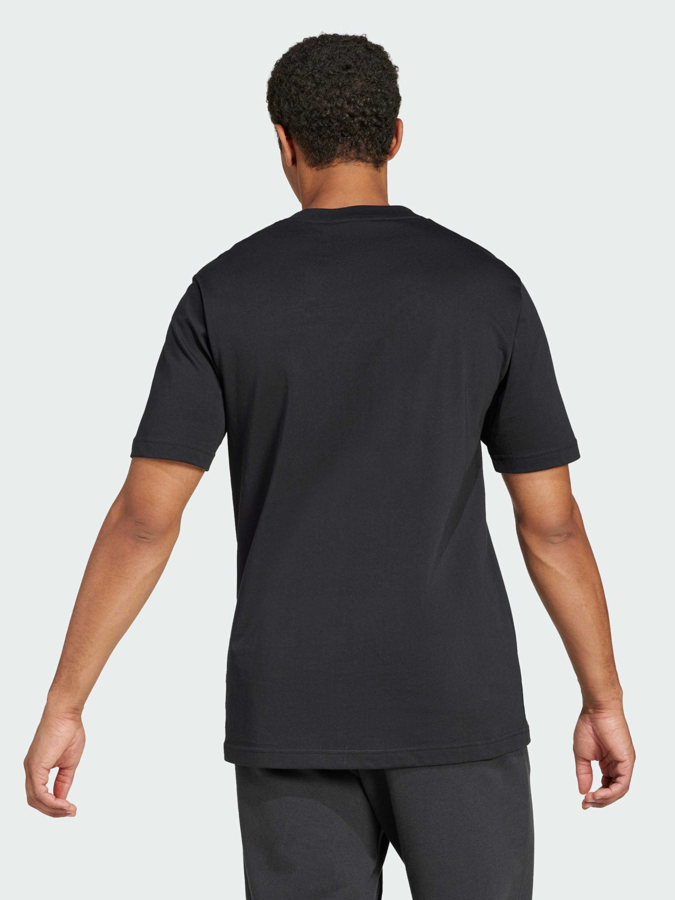 Футболки і поло Adidas модель JE8945 Футболки і поло Adidas модель JE8945 Фото