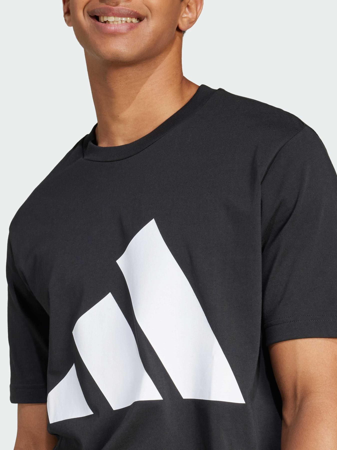 Футболки і поло Adidas модель JE8945 Футболки і поло Adidas модель JE8945 Фото