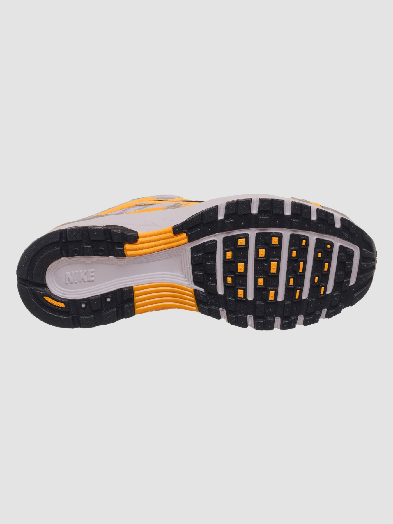 Кроссовки NIKE P-6000 модель FJ4745-700 Фото