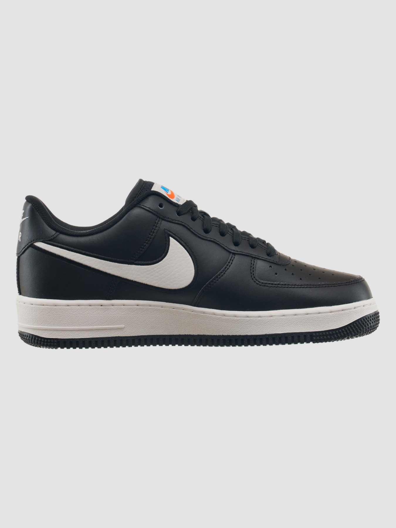 Кросівки NIKE Air Force модель FN7804-001 Фото