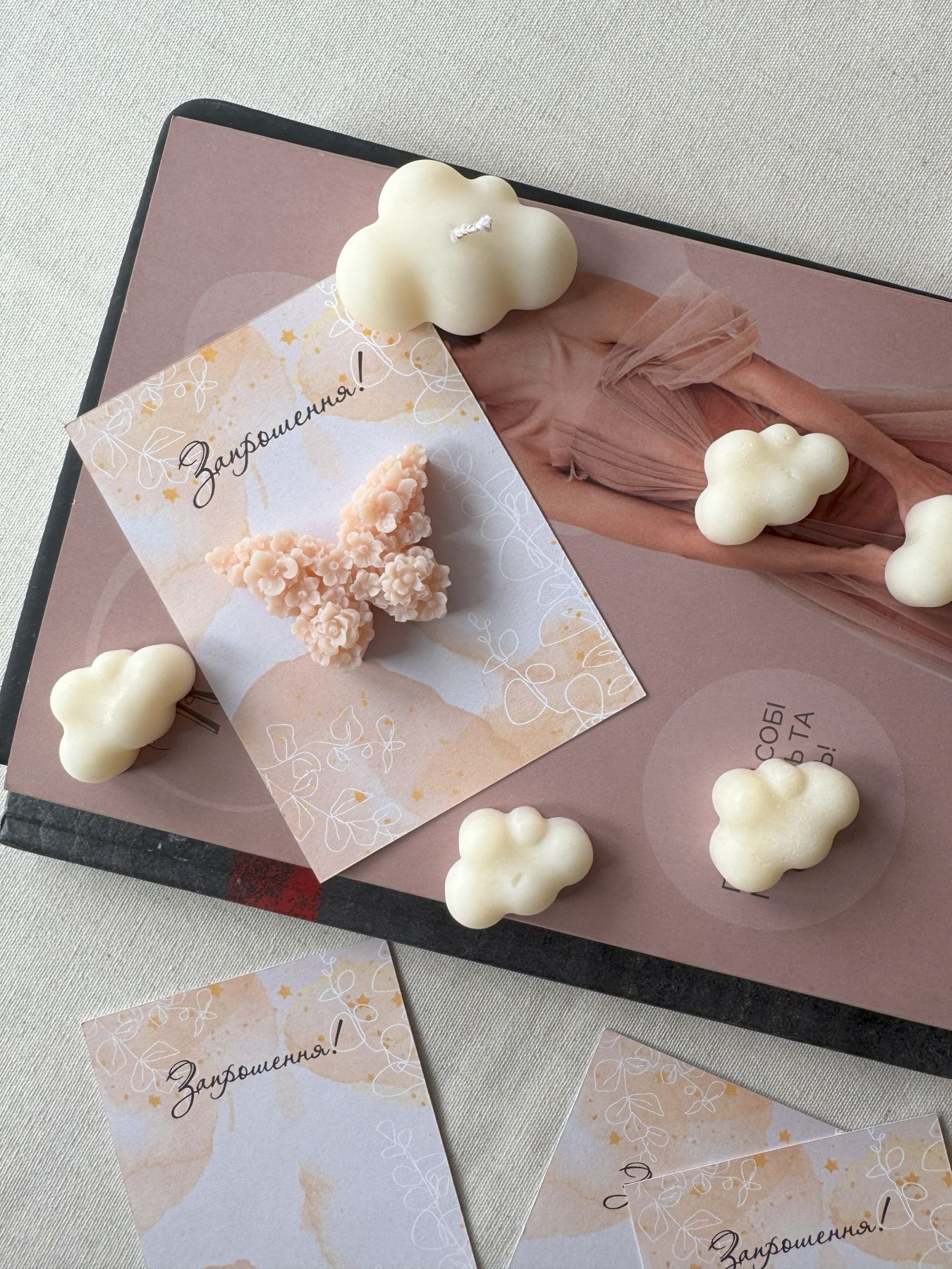 Святкове запрошення з аромасаше "Метелик на листівці" Candle Design модель 220.0014 Святкове запрошення з аромасаше "Метелик на листівці" Candle Design модель 220.0014 Фото