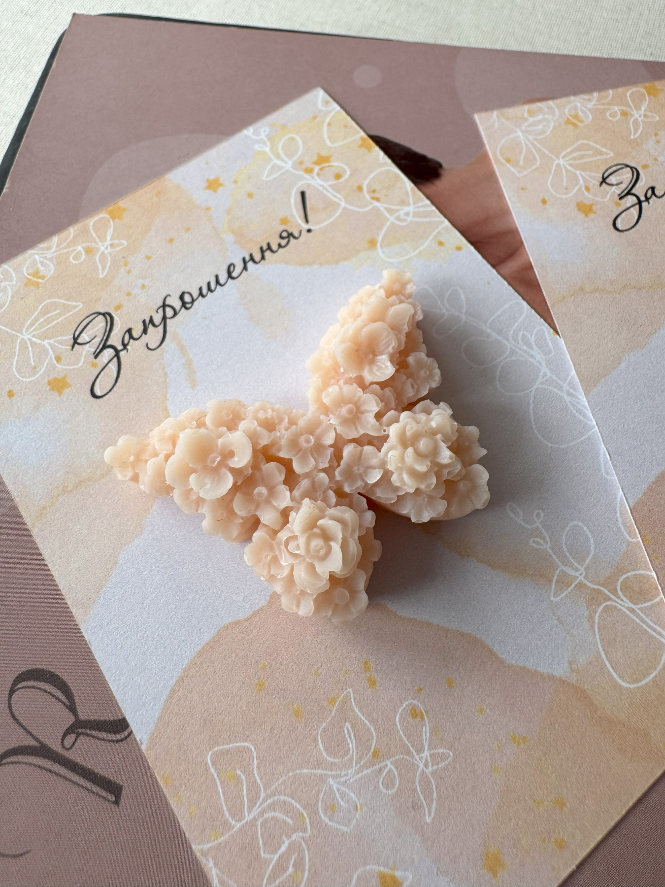 Святкове запрошення з аромасаше "Метелик на листівці" Candle Design модель 220.0014 Святкове запрошення з аромасаше "Метелик на листівці" Candle Design модель 220.0014 Фото