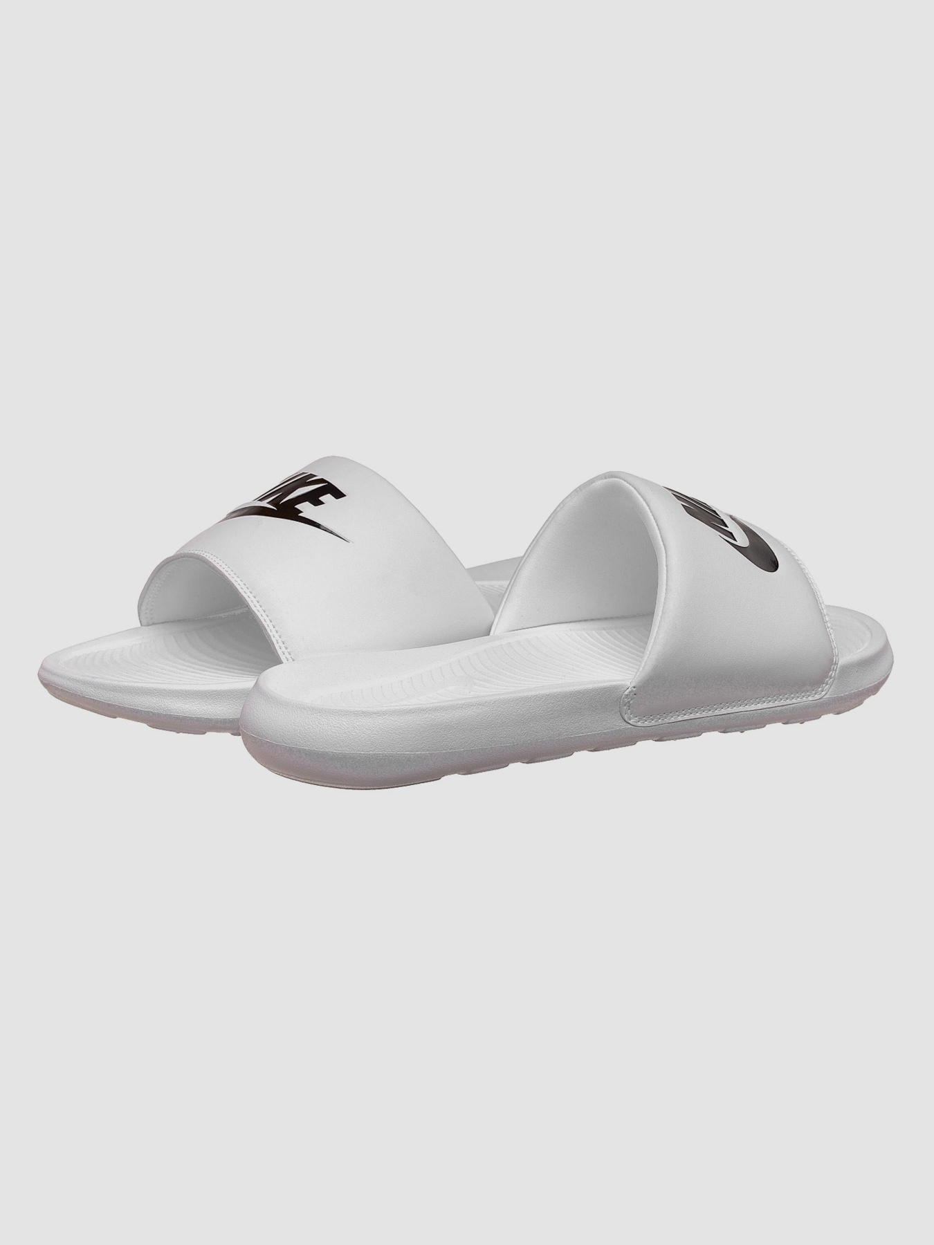 Шлёпанцы NIKE Victori One Slide модель CN9675-100 Шлёпанцы NIKE Victori One Slide модель CN9675-100 Фото