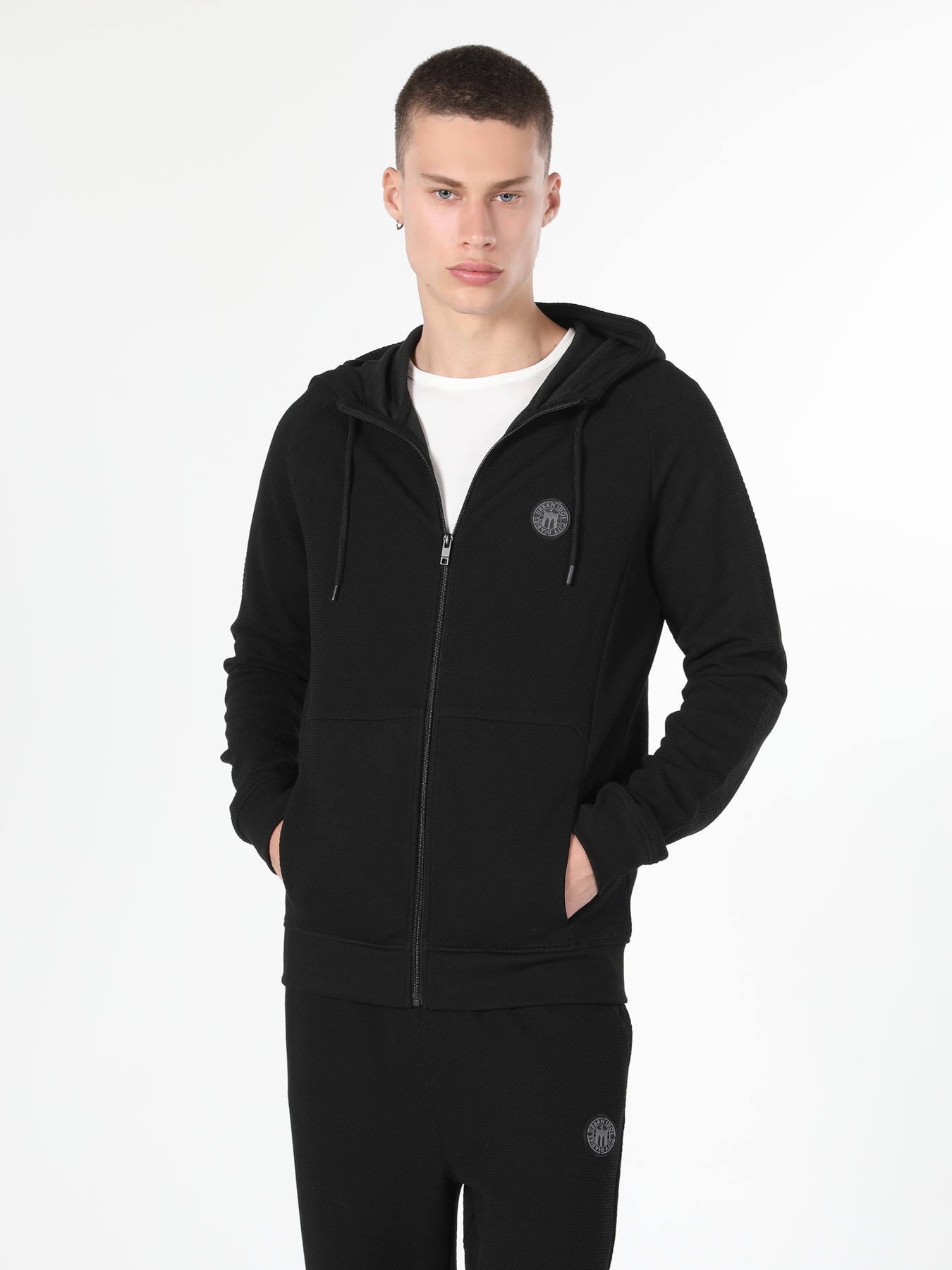 Худи и свитшоты Colin’s модель CL1060263_Q1.V1_BLK Фото