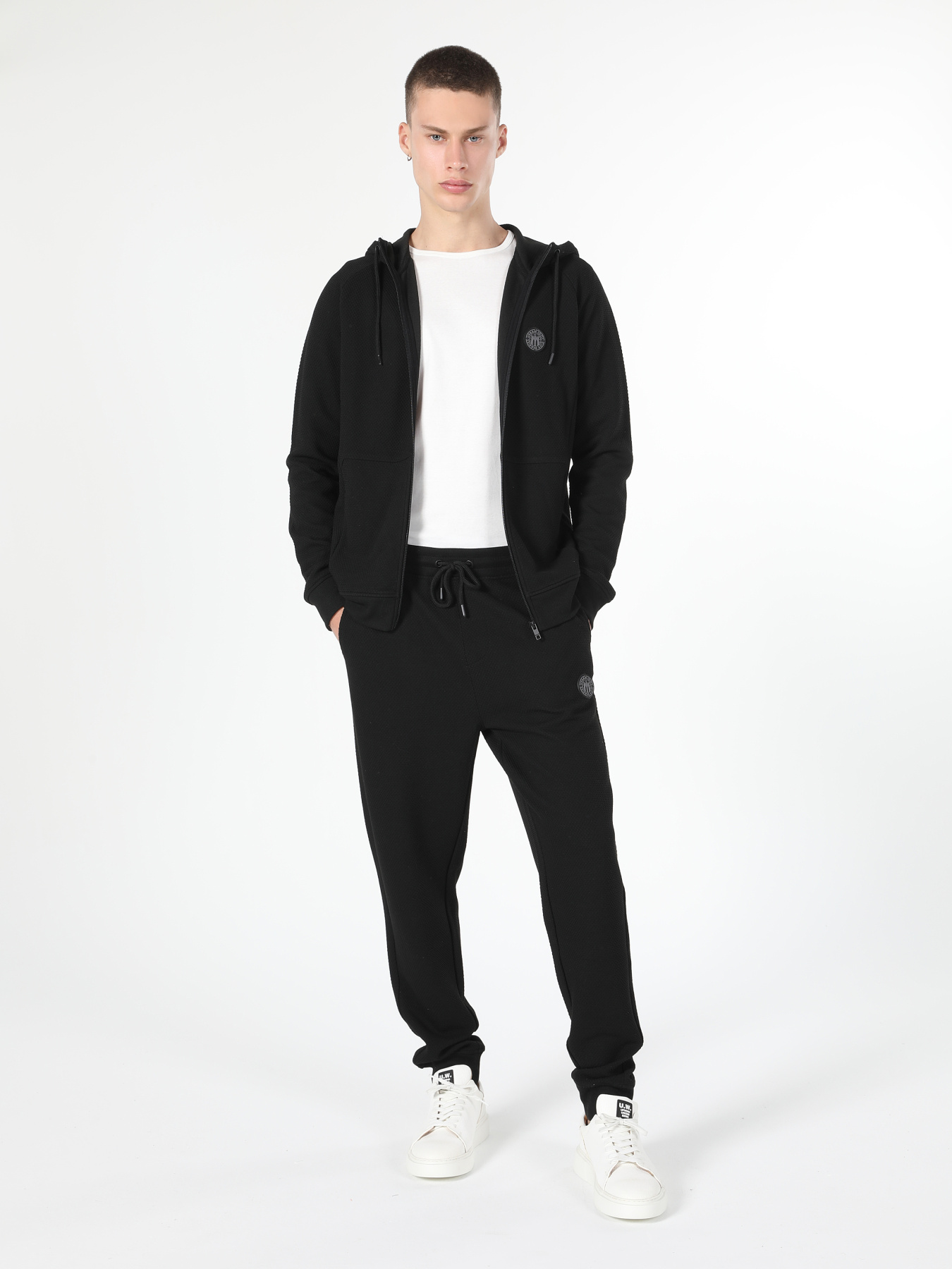 Худи и свитшоты Colin’s модель CL1060263_Q1.V1_BLK Фото