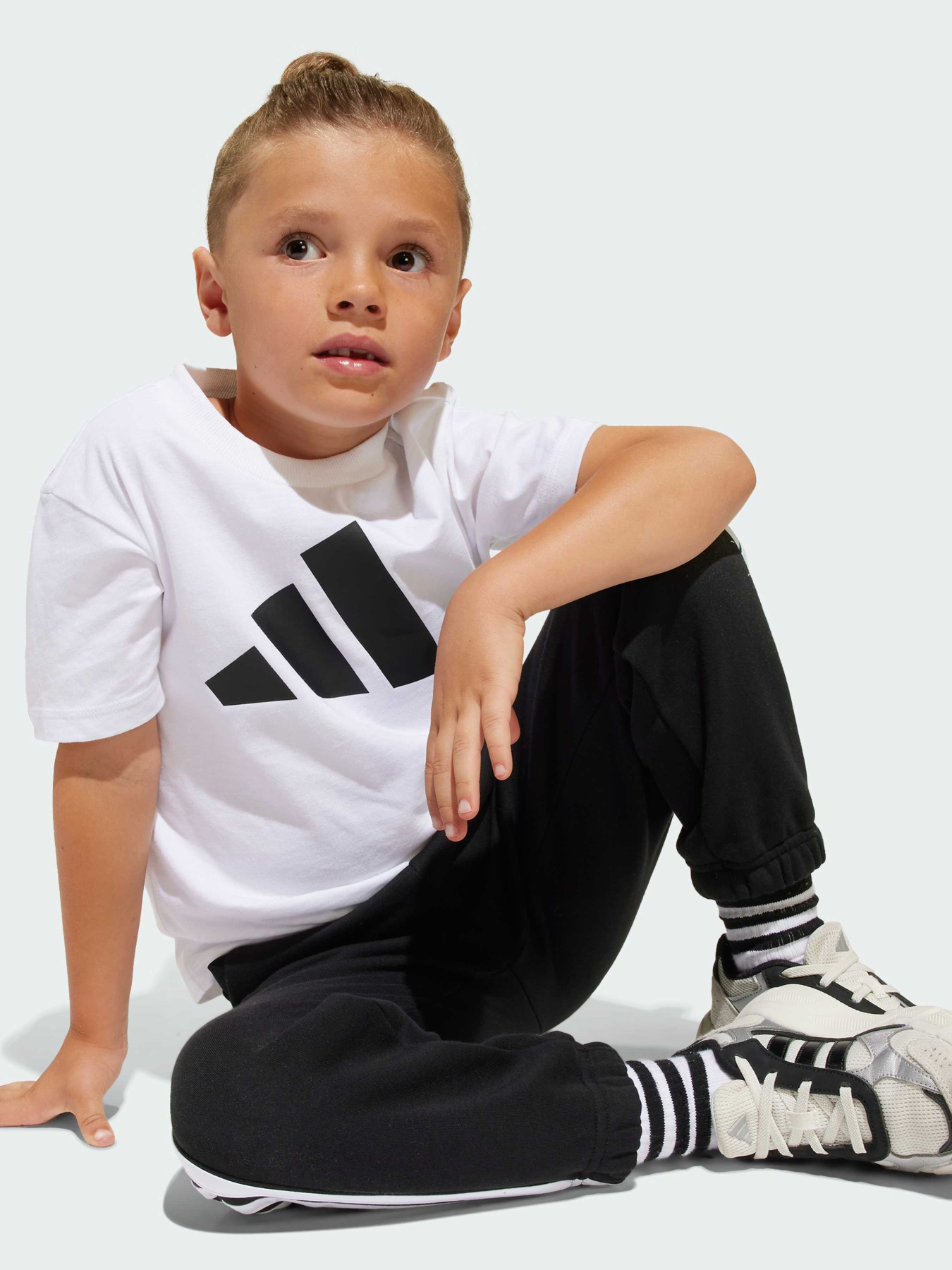 Футболки и поло Adidas Adidas Essentials модель JC9720 Футболки и поло Adidas Adidas Essentials модель JC9720 Фото