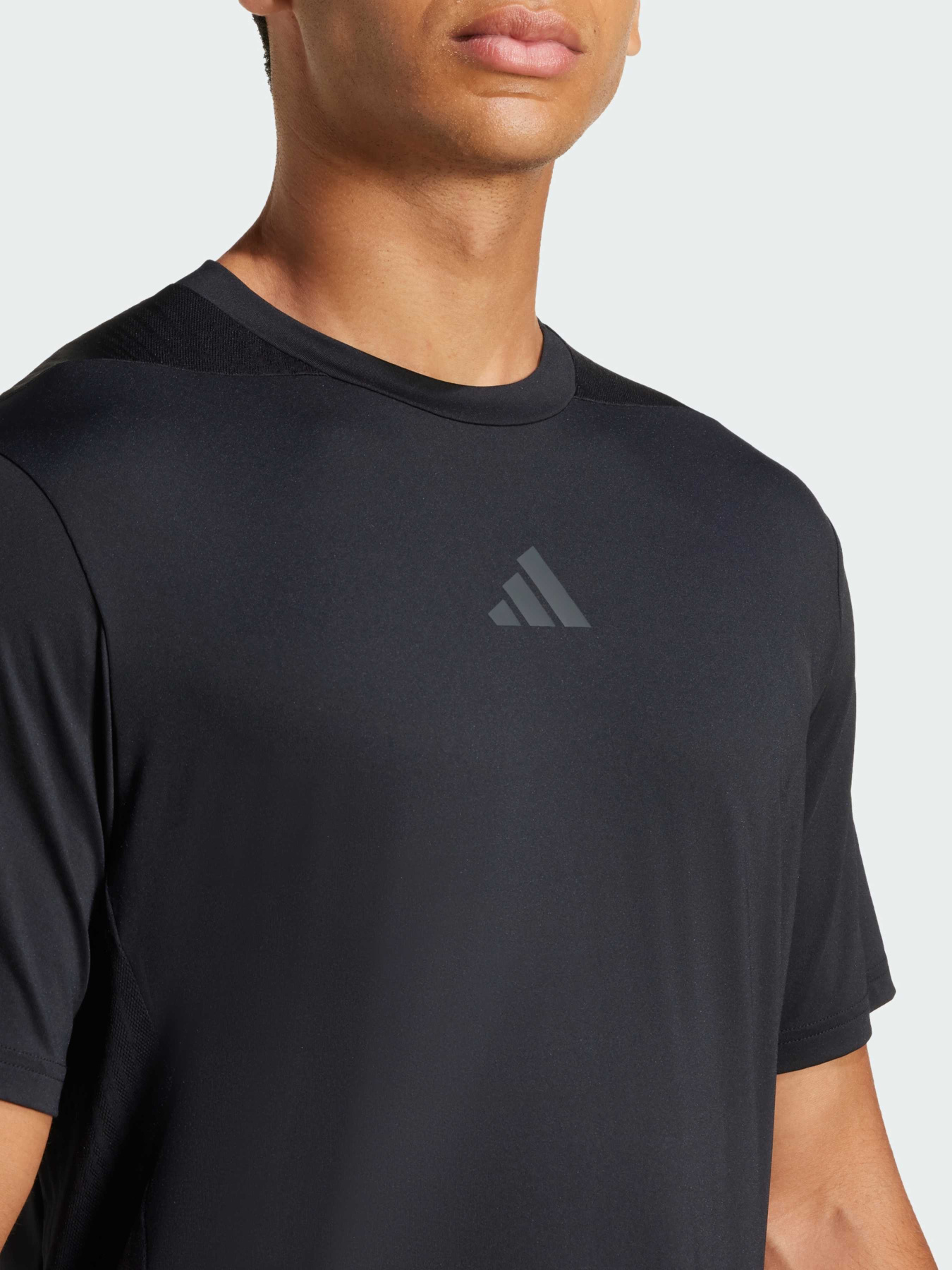 Футболки и поло Adidas модель JI8181 Футболки и поло Adidas модель JI8181 Фото