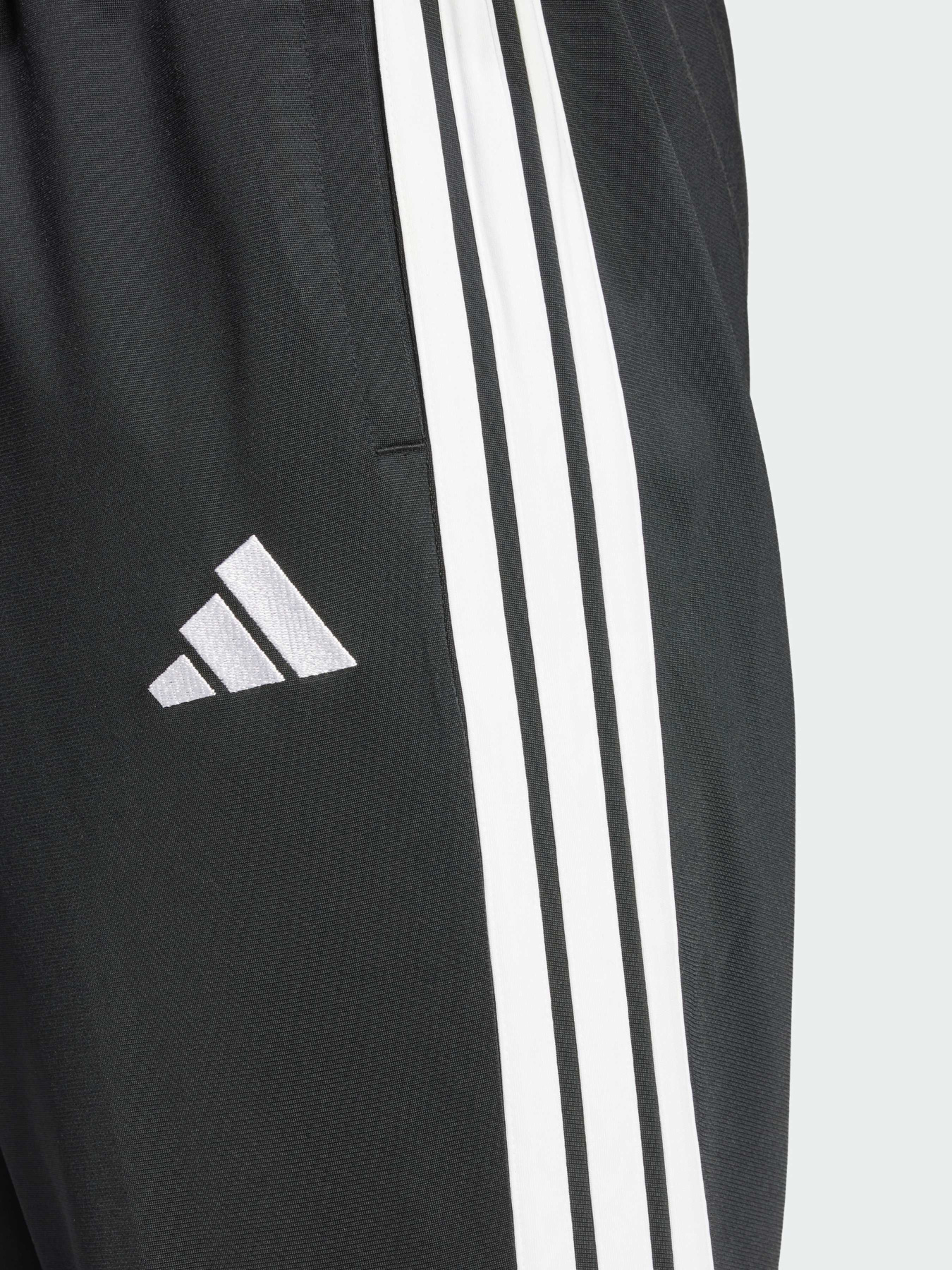 Костюмы Adidas 3 Stripes модель JI8858 Костюмы Adidas 3 Stripes модель JI8858 Фото
