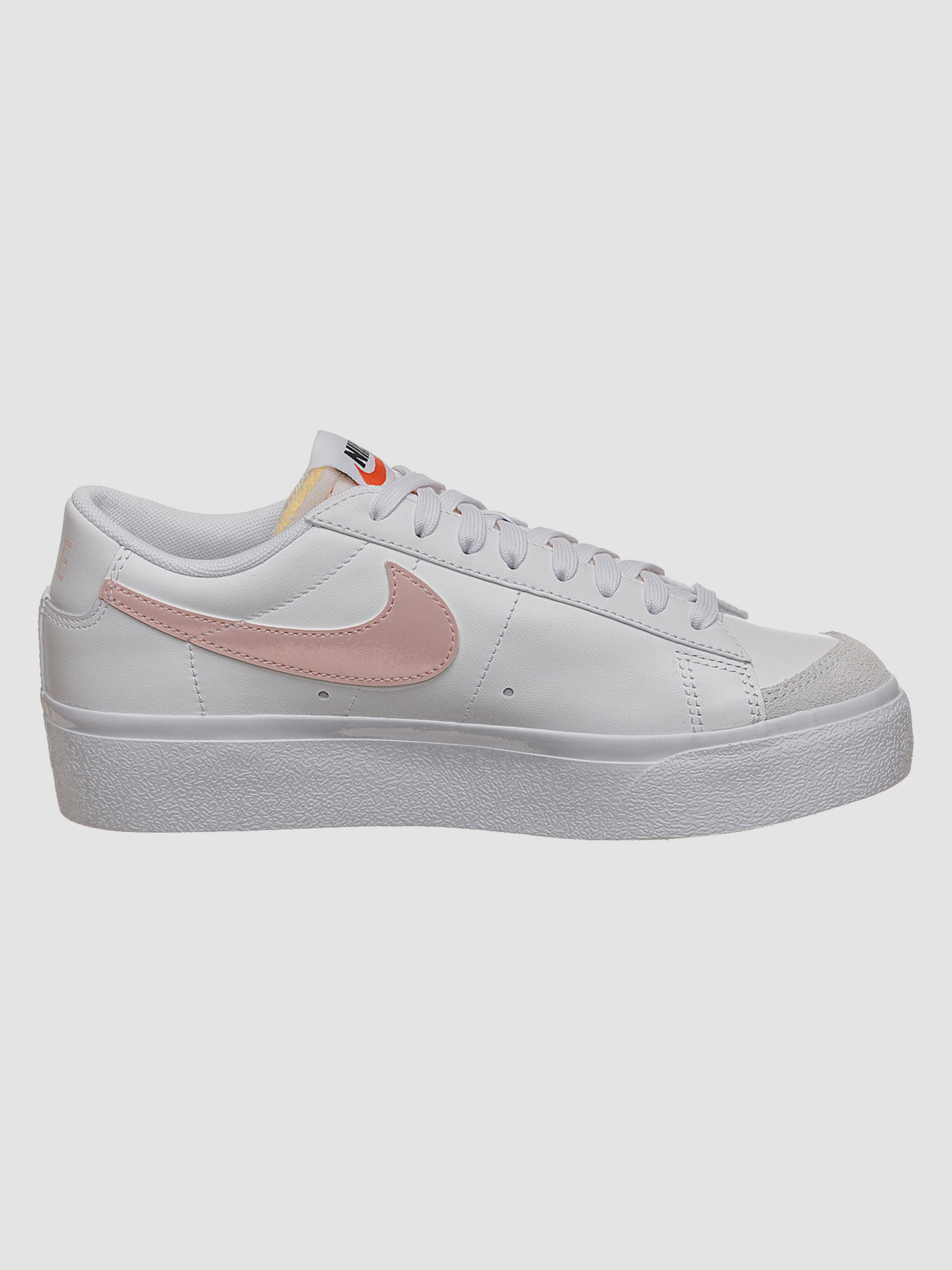 Кроссовки NIKE Nike Blazer Low Platform White (DJ0292-103) модель DJ0292-103 Кроссовки NIKE Nike Blazer Low Platform White (DJ0292-103) модель DJ0292-103 Фото