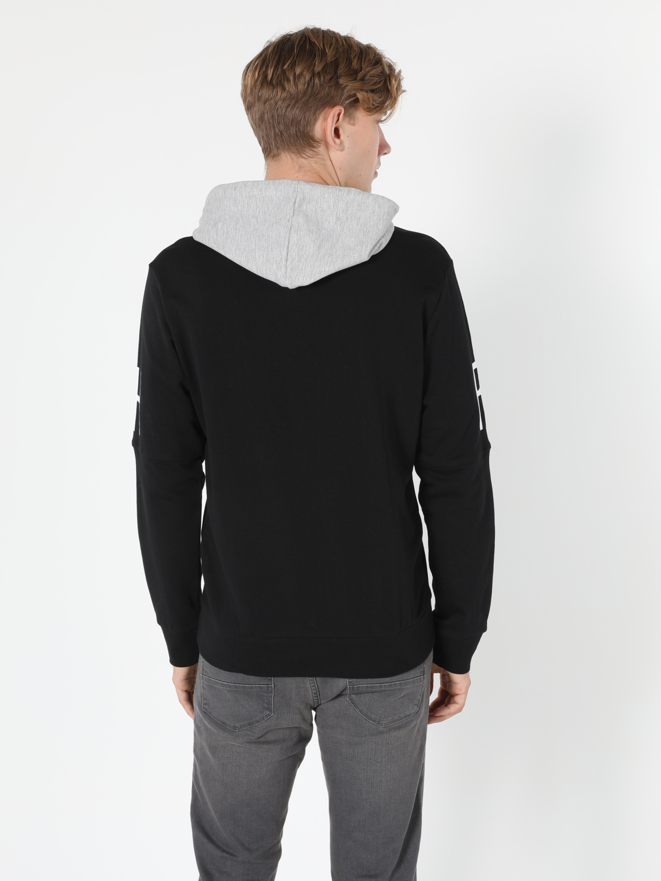 Худи и свитшоты Colin’s модель CL1055409_Q1.V1_BLK Фото