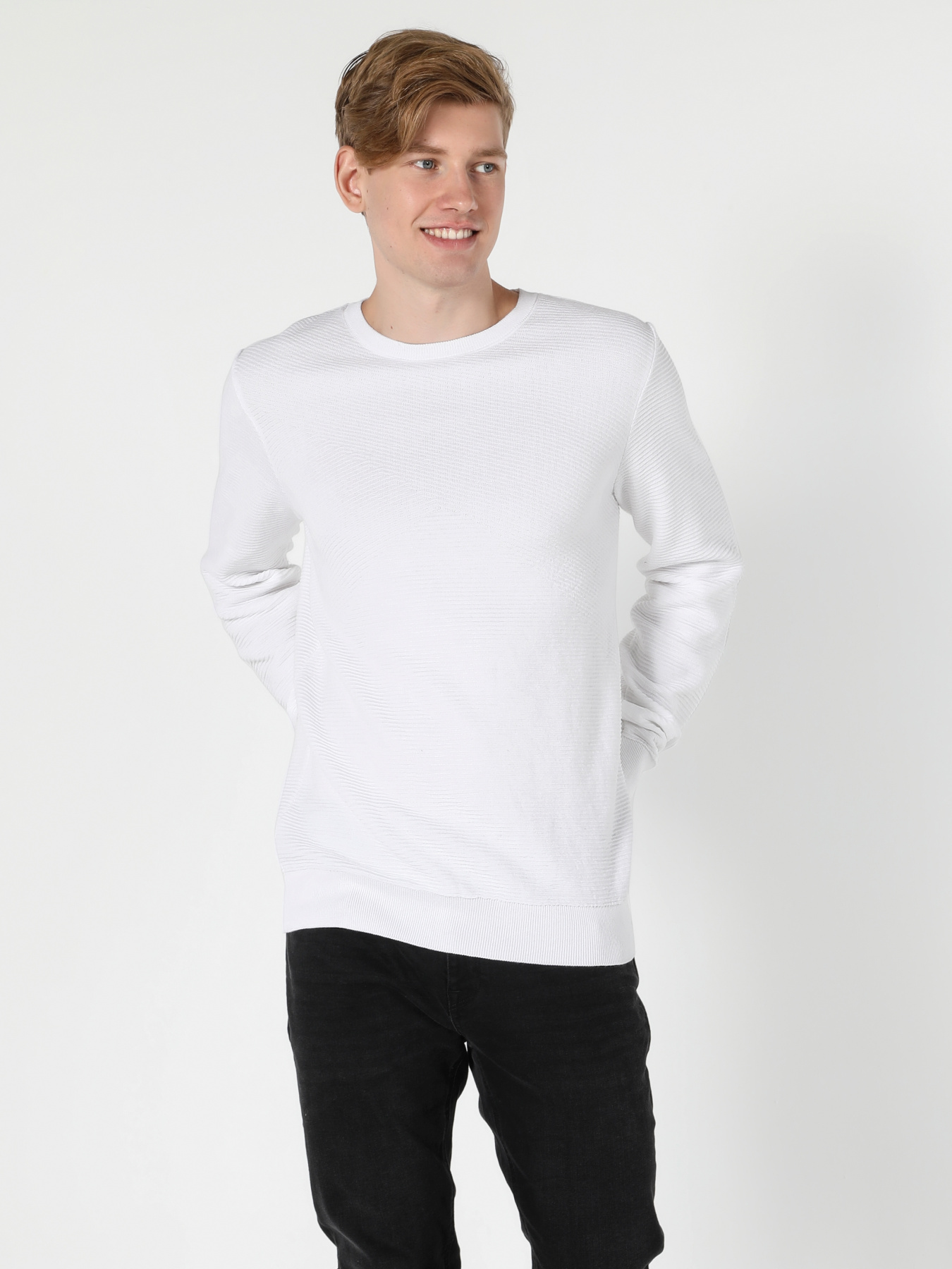 Худи и свитшоты Colin’s модель CL1056030_Q1.V1_WHT Фото