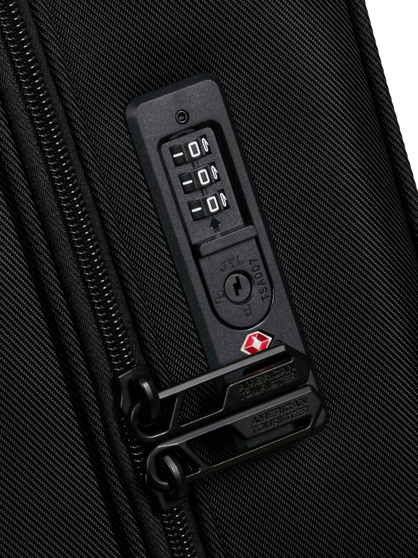 Дорожные сумки и чемоданы American Tourister модель MD109009 Фото