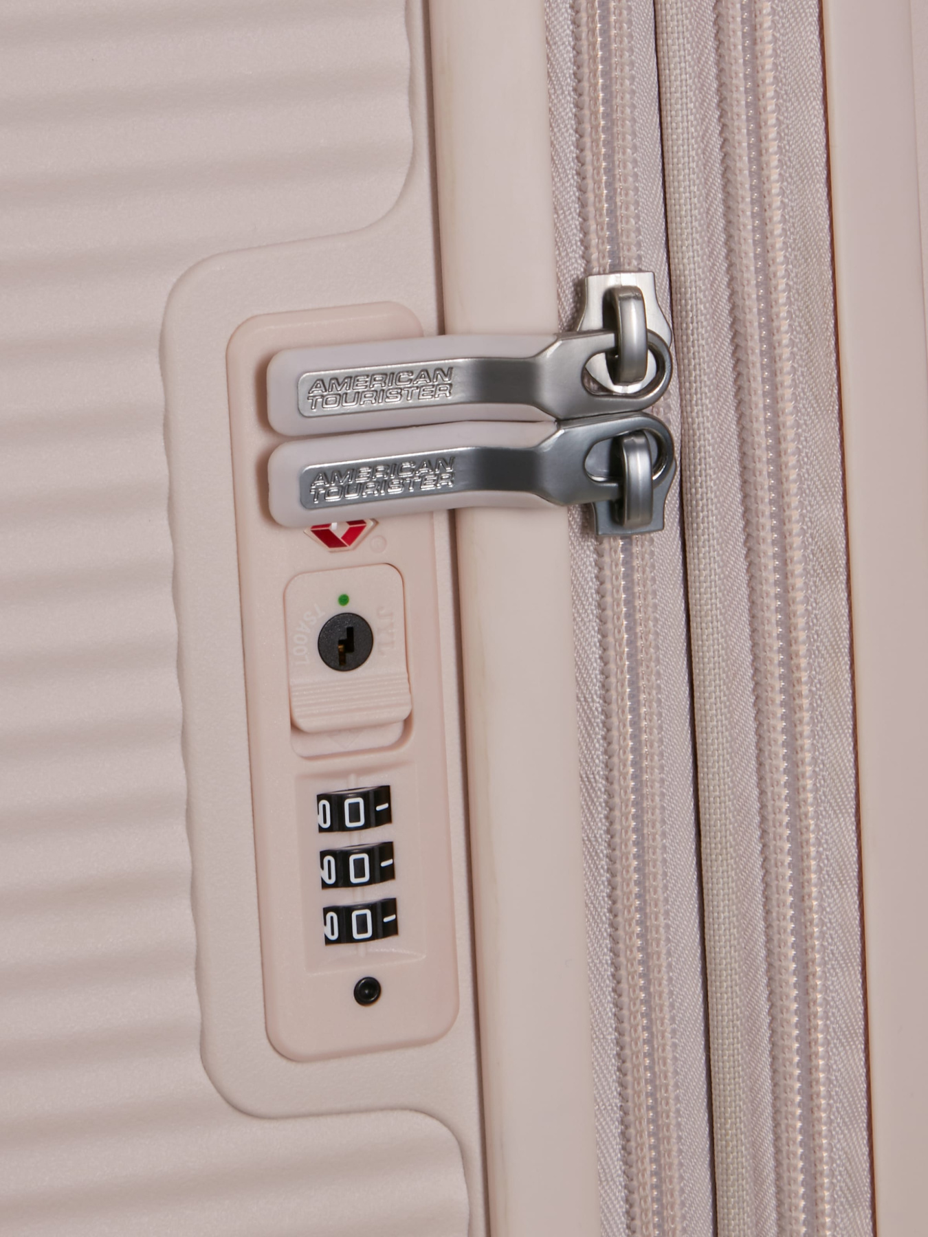 Дорожные сумки и чемоданы American Tourister модель 32G03001 Фото