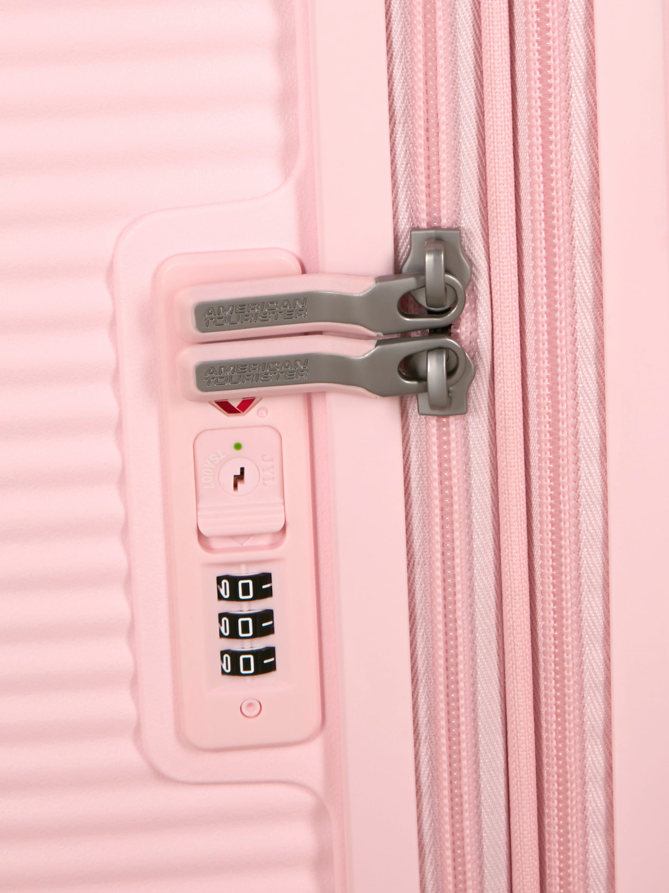 Дорожні сумки та валізи American Tourister модель 32G60002 Фото