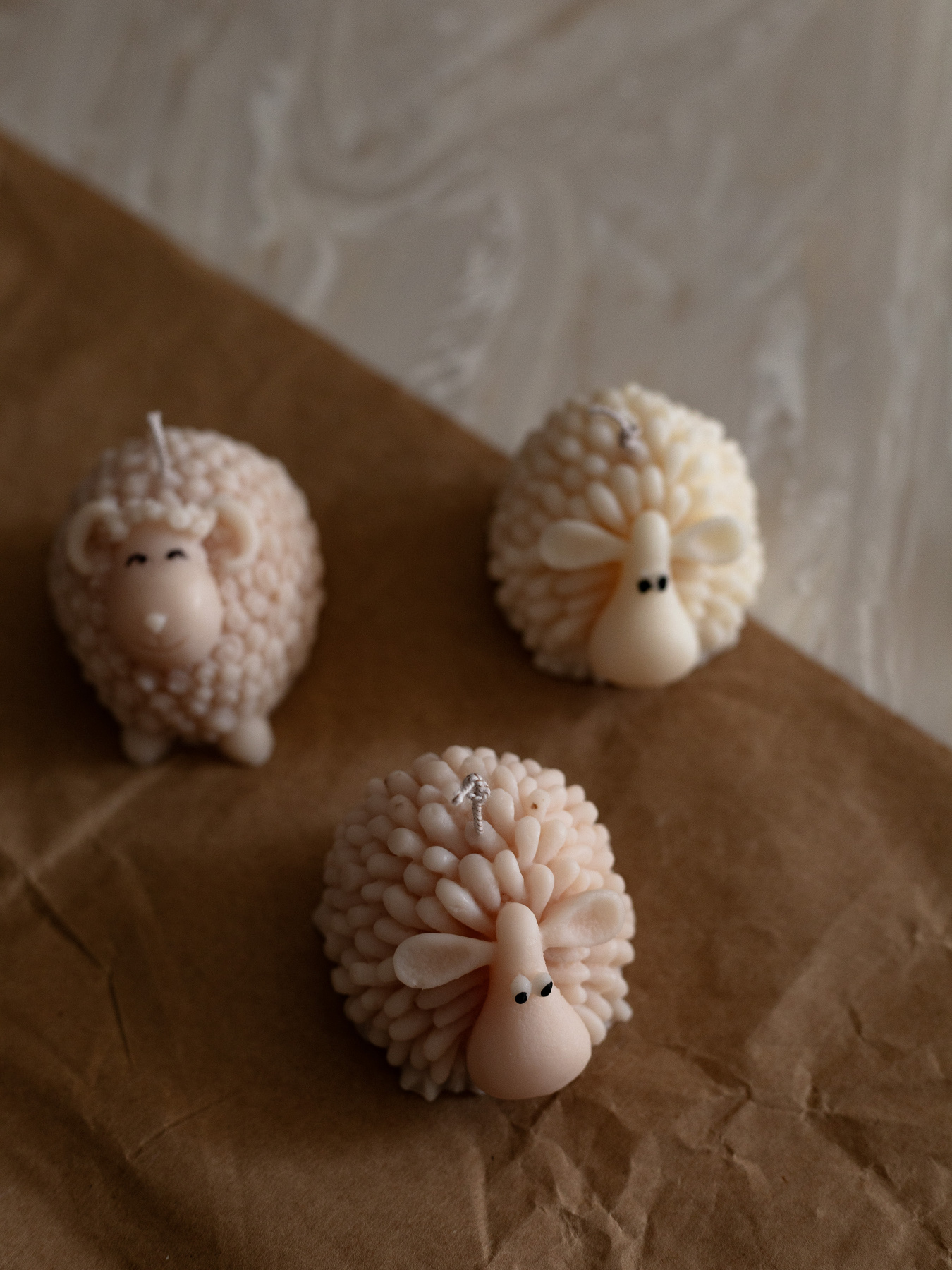 Ароматична свічка "Овечка Тільда", аромат - Almond Macaron (макарун), з оливкового воску Candle Design модель 140.3005 Ароматична свічка "Овечка Тільда", аромат - Almond Macaron (макарун), з оливкового воску Candle Design модель 140.3005 Фото