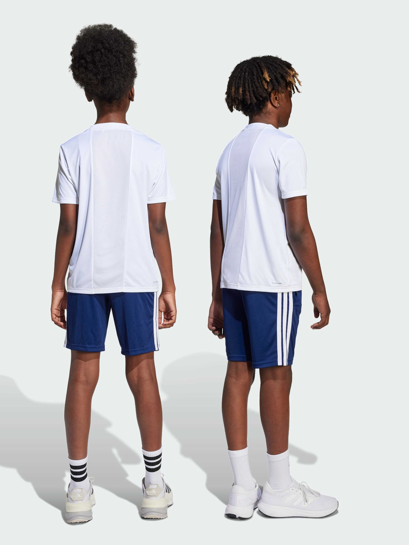 Костюмы Adidas модель JJ1030 Костюмы Adidas модель JJ1030 Фото