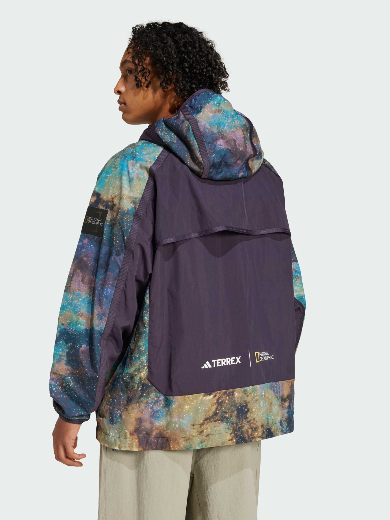 Куртки и дубленки Adidas модель JD5839 Куртки и дубленки Adidas модель JD5839 Фото