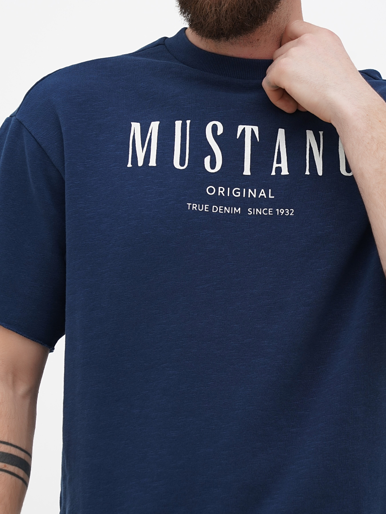 Футболки і поло Mustang Jeans Ben Crewneck SSleeve модель 1013870 Фото