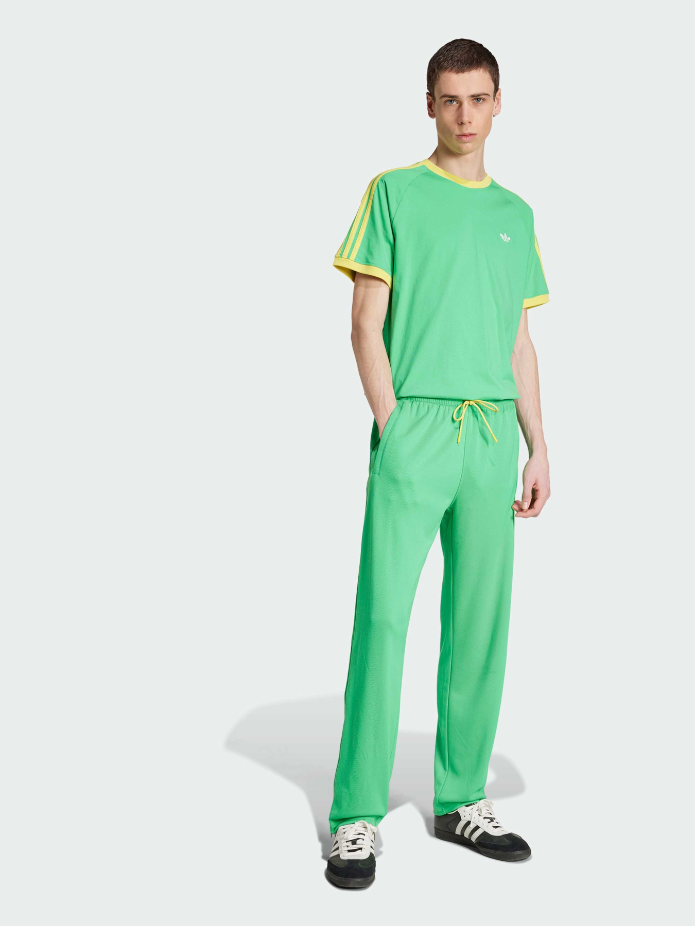 Футболки і поло Adidas Graphics модель JP4432 Футболки і поло Adidas Graphics модель JP4432 Фото