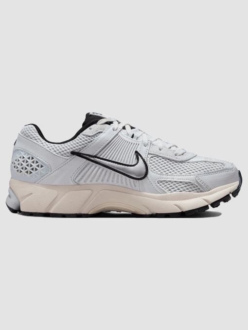 Кросівки NIKE КWmns Zoom Vomero 5 модель FN6742-002 Фото