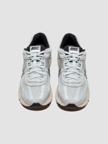 Кросівки NIKE КWmns Zoom Vomero 5 модель FN6742-002 Фото