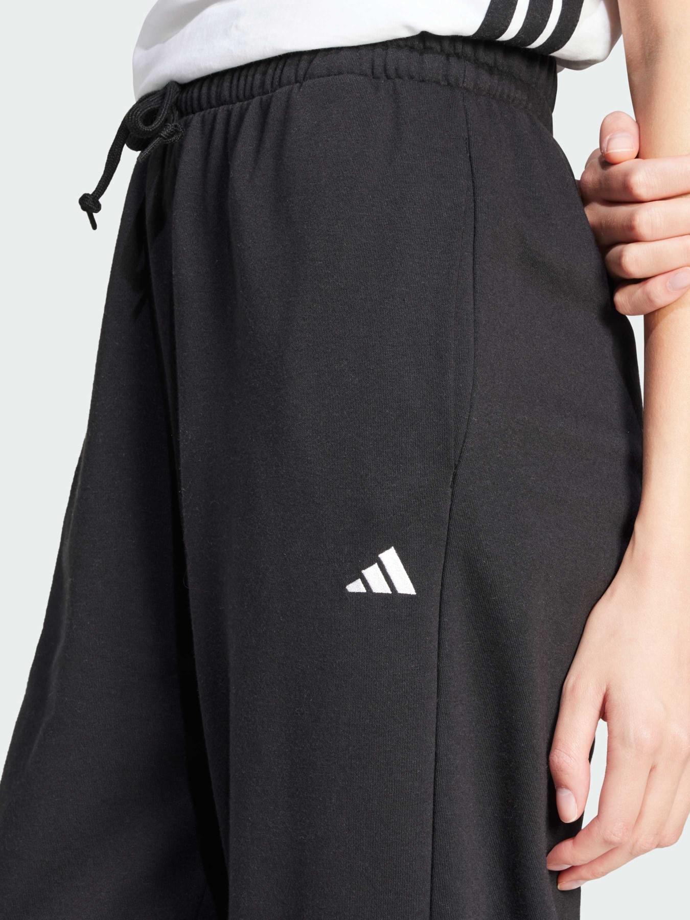 Брюки Adidas модель JD7999 Брюки Adidas модель JD7999 Фото