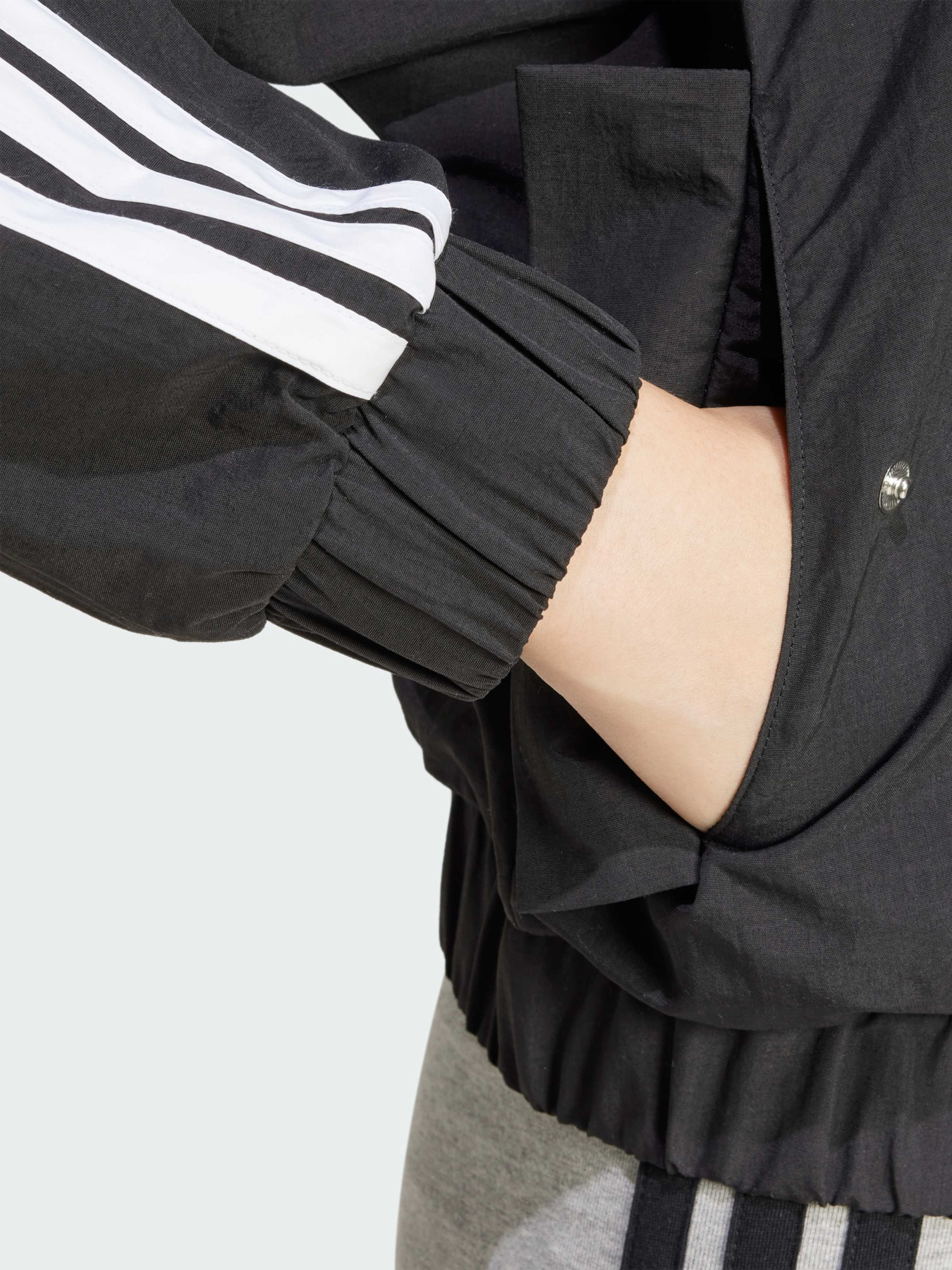 Куртки та дублянки Adidas модель JD5317 Фото