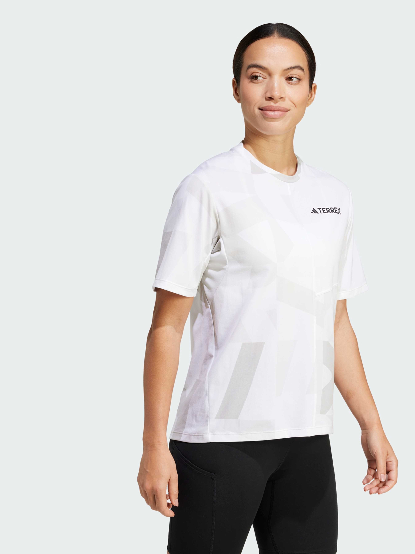 Футболки і поло Adidas модель JE0365 Фото