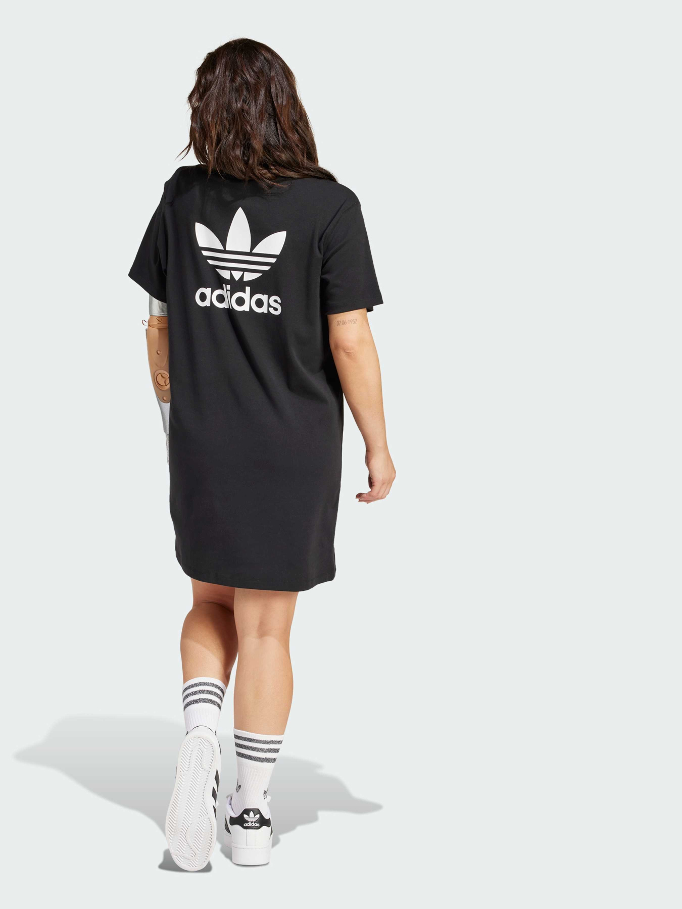 Платья Adidas Adicolor модель IU2404 Фото