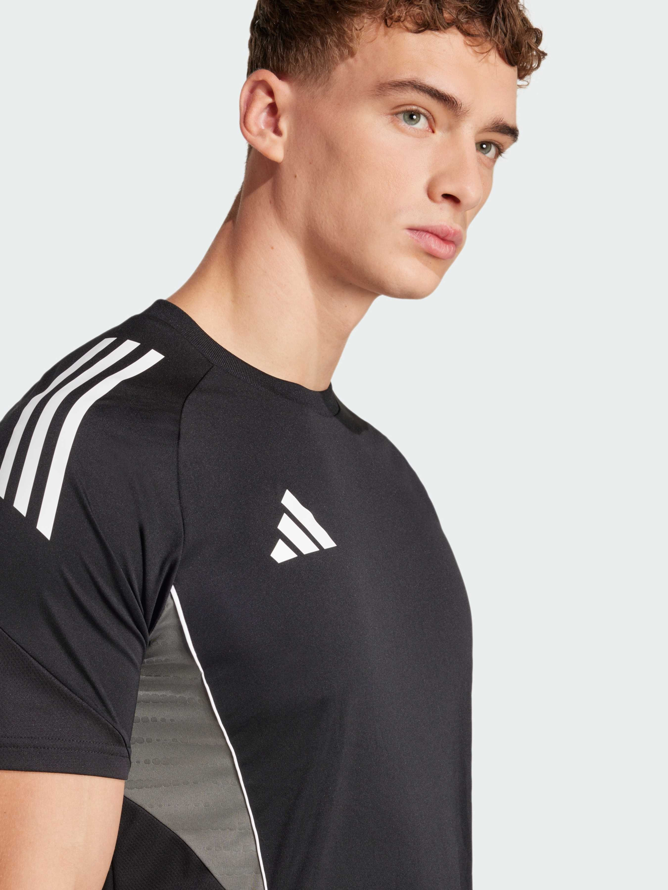 Футболки і поло Adidas Tiro модель JJ1518 Фото